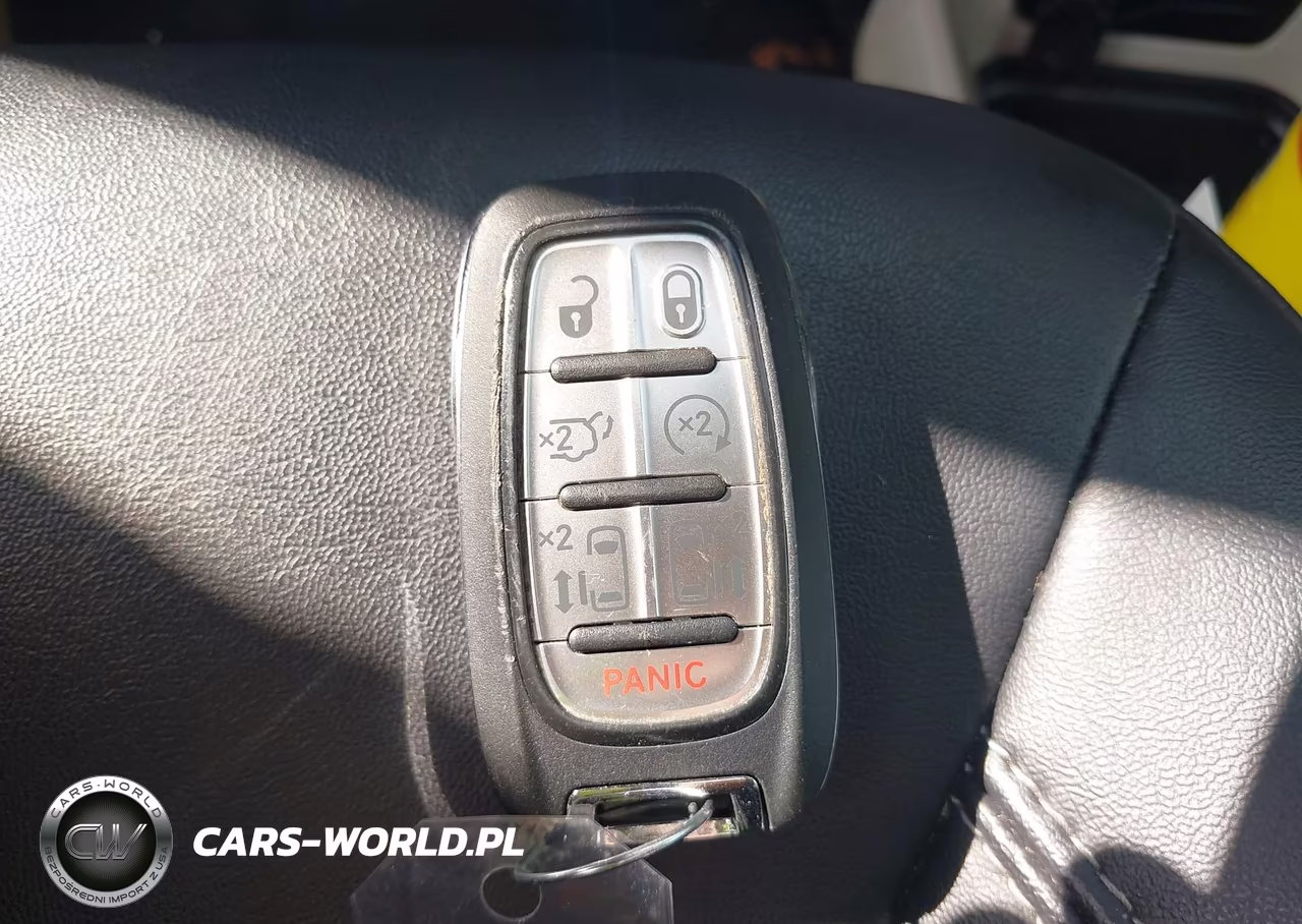 2024 Chrysler Pacifica Touring L VIN:2C4RC1BG9RR133387 - 11