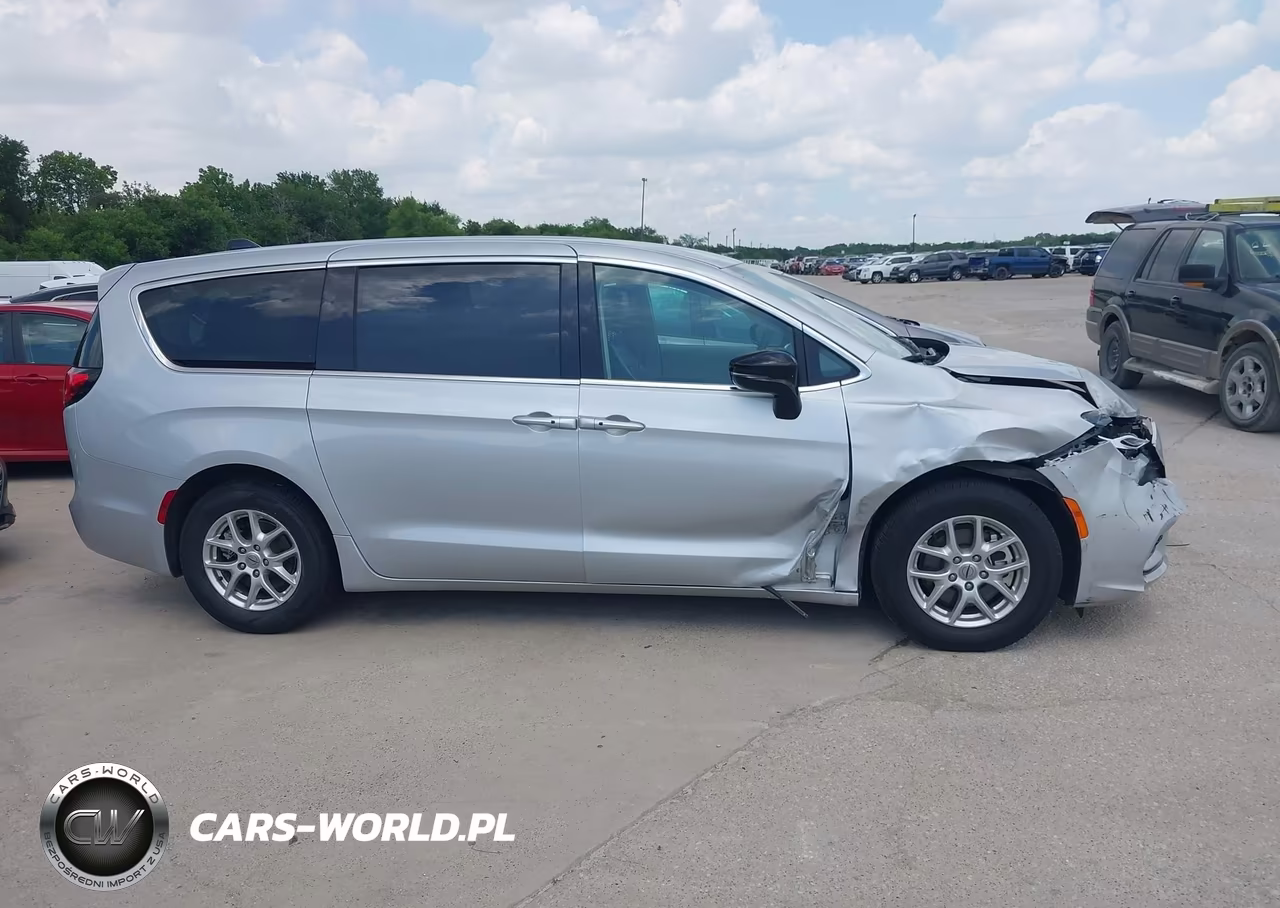2024 Chrysler Pacifica Touring L VIN:2C4RC1BG9RR133387 - 13