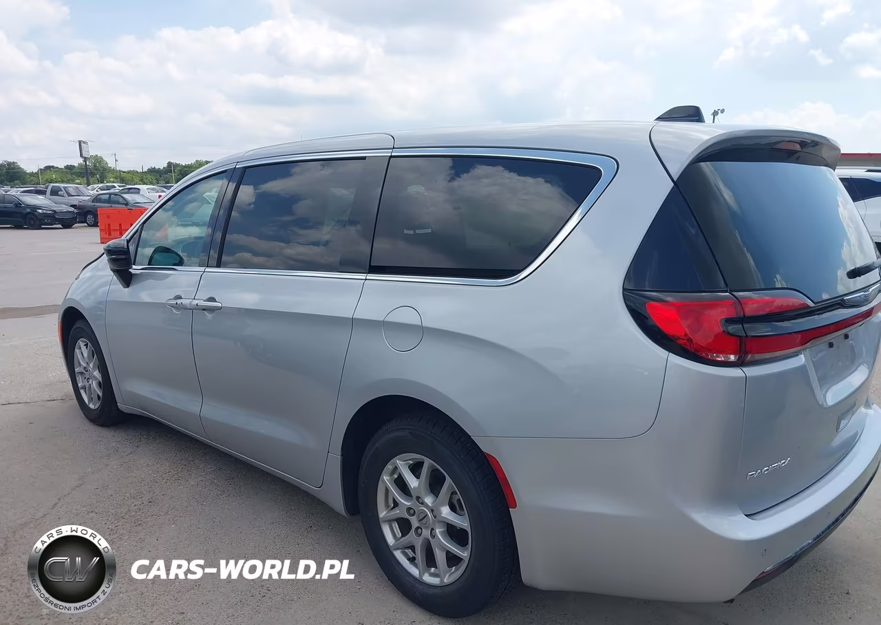2024 Chrysler Pacifica Touring L VIN:2C4RC1BG9RR133387 - 14