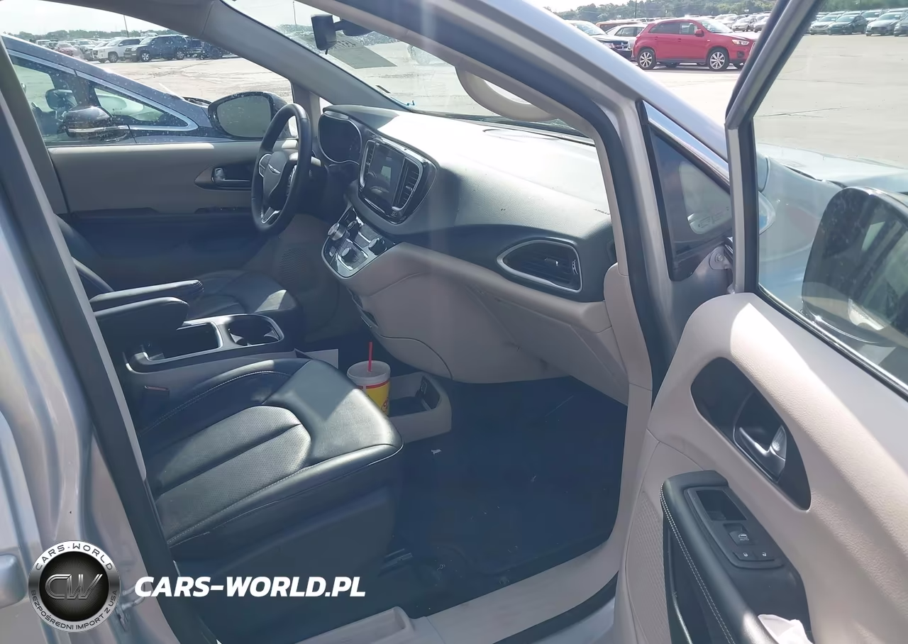 2024 Chrysler Pacifica Touring L VIN:2C4RC1BG9RR133387 - 5