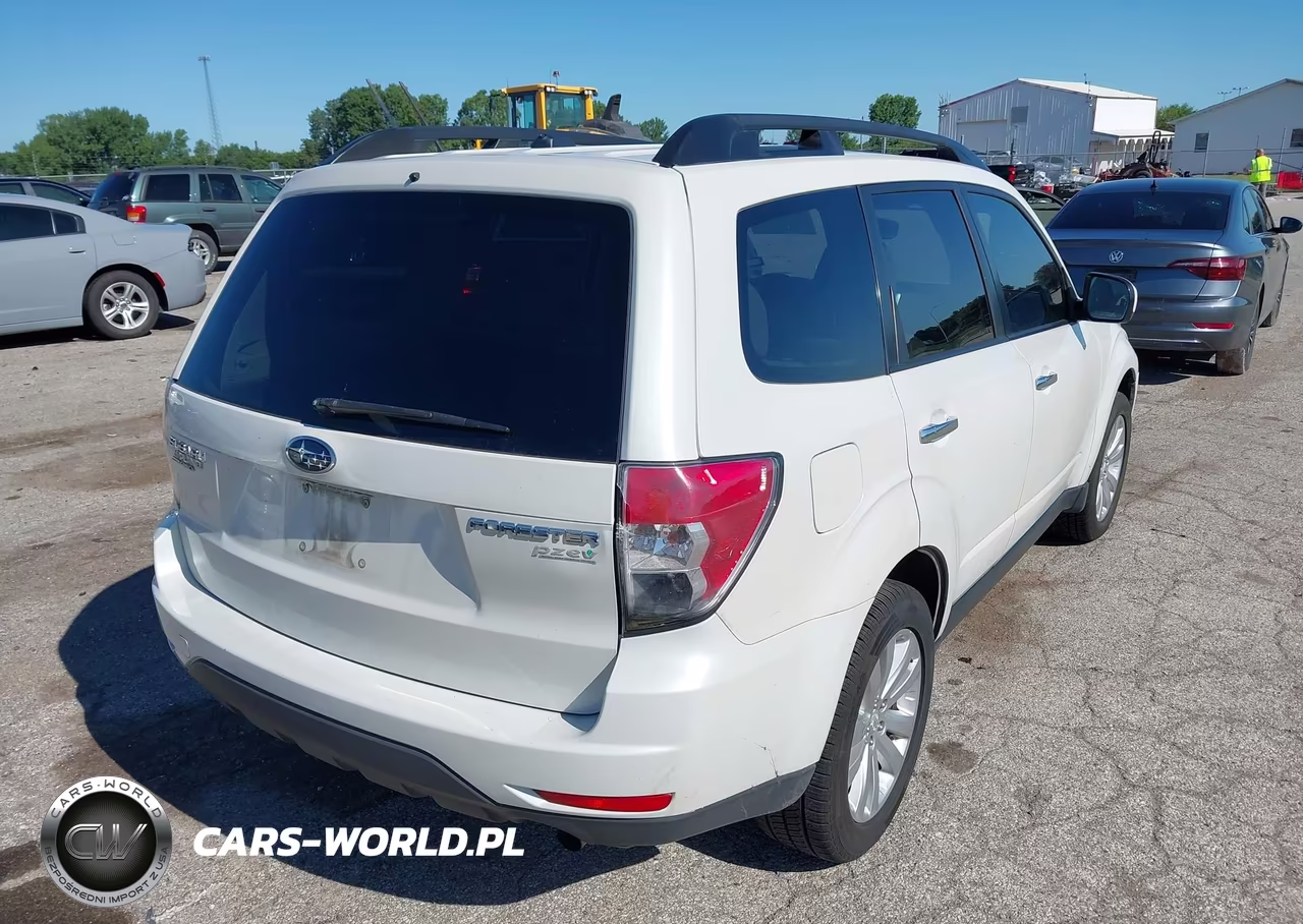 2013 Subaru Forester 2.5X Premium VIN:JF2SHADCXDH406369 - 4