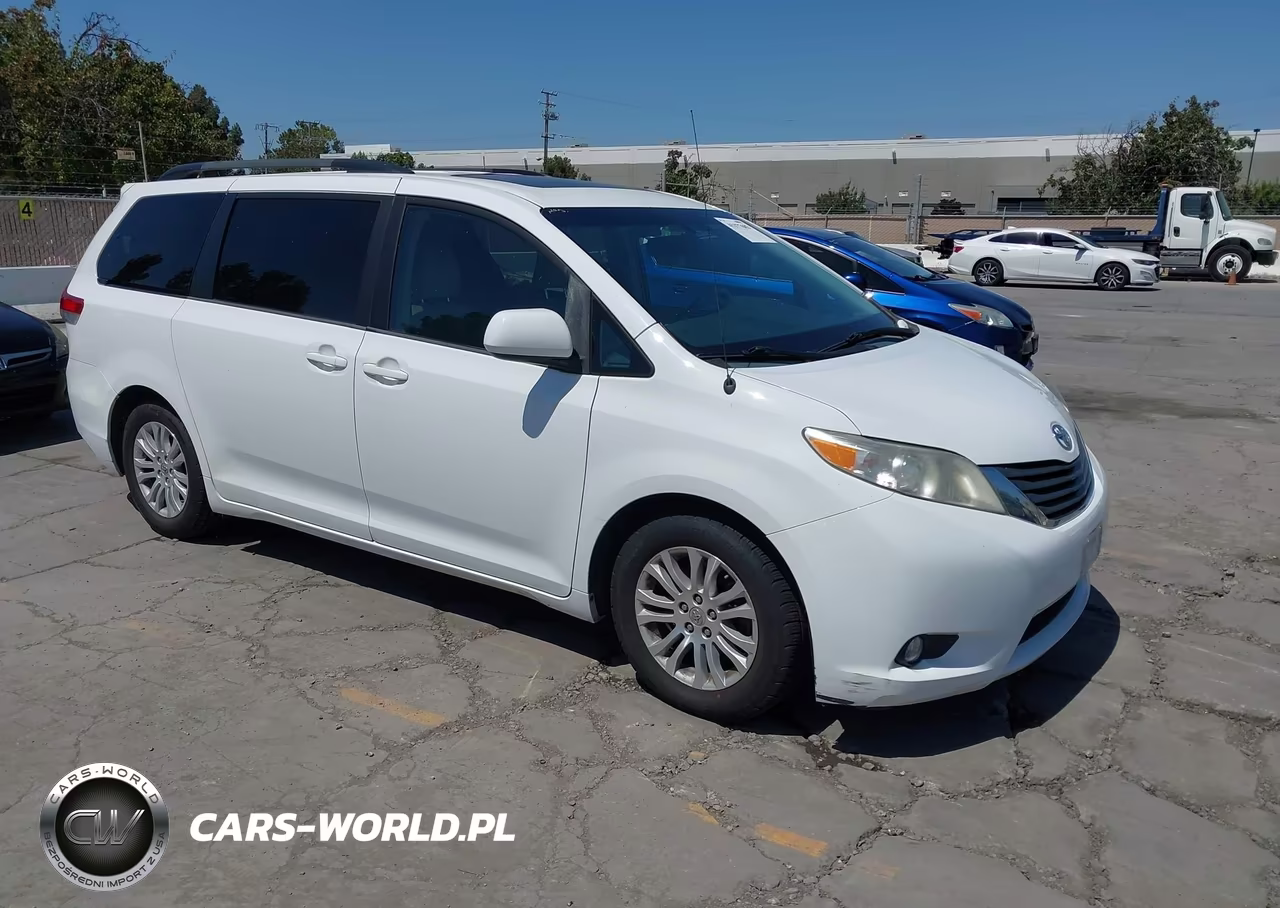 2014 Toyota Sienna Xle V6 8 Passenger