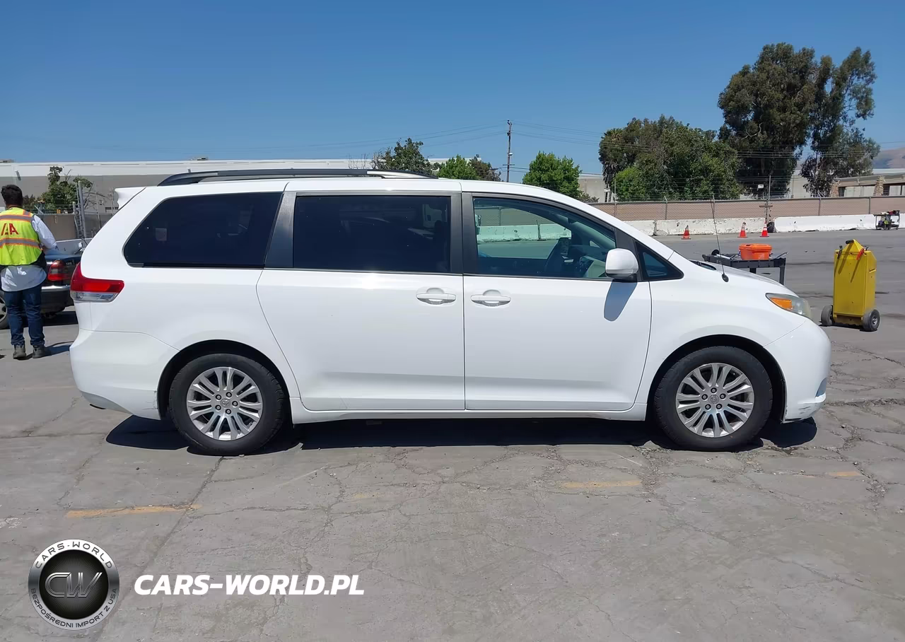 2014 Toyota Sienna Xle V6 8 Passenger VIN:5TDYK3DC3ES455111 - 13
