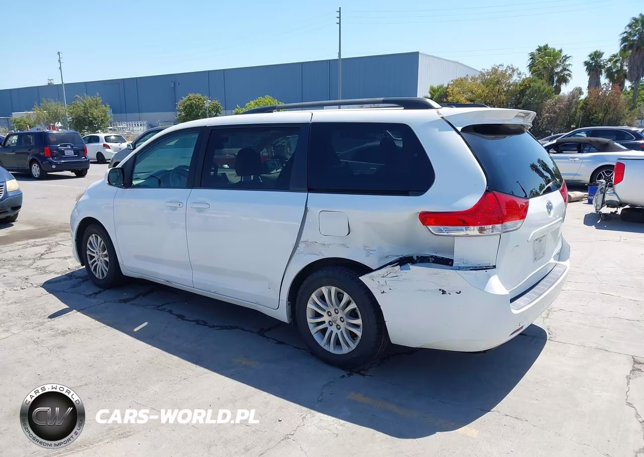 2014 Toyota Sienna Xle V6 8 Passenger VIN:5TDYK3DC3ES455111 - 3