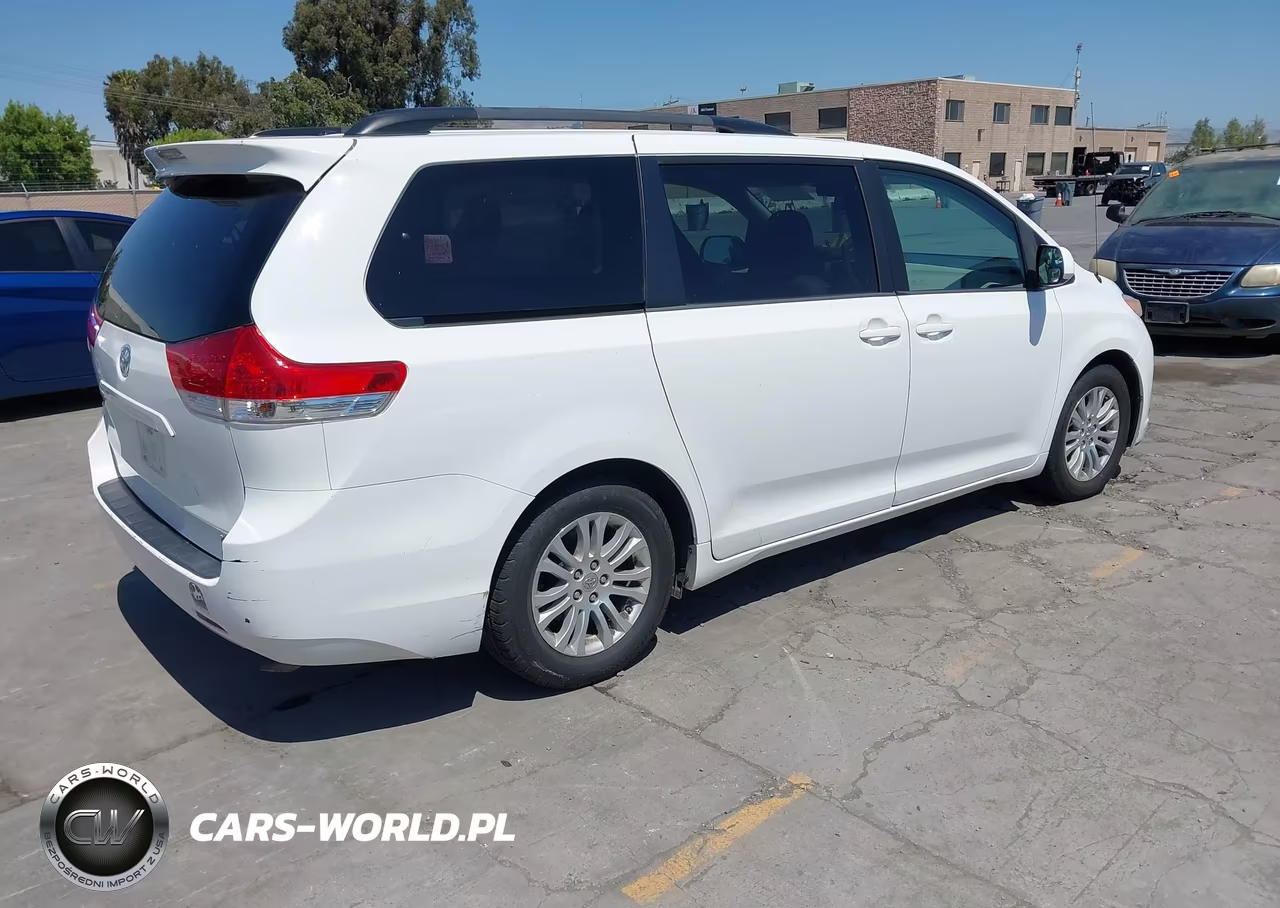 2014 Toyota Sienna Xle V6 8 Passenger VIN:5TDYK3DC3ES455111 - 4