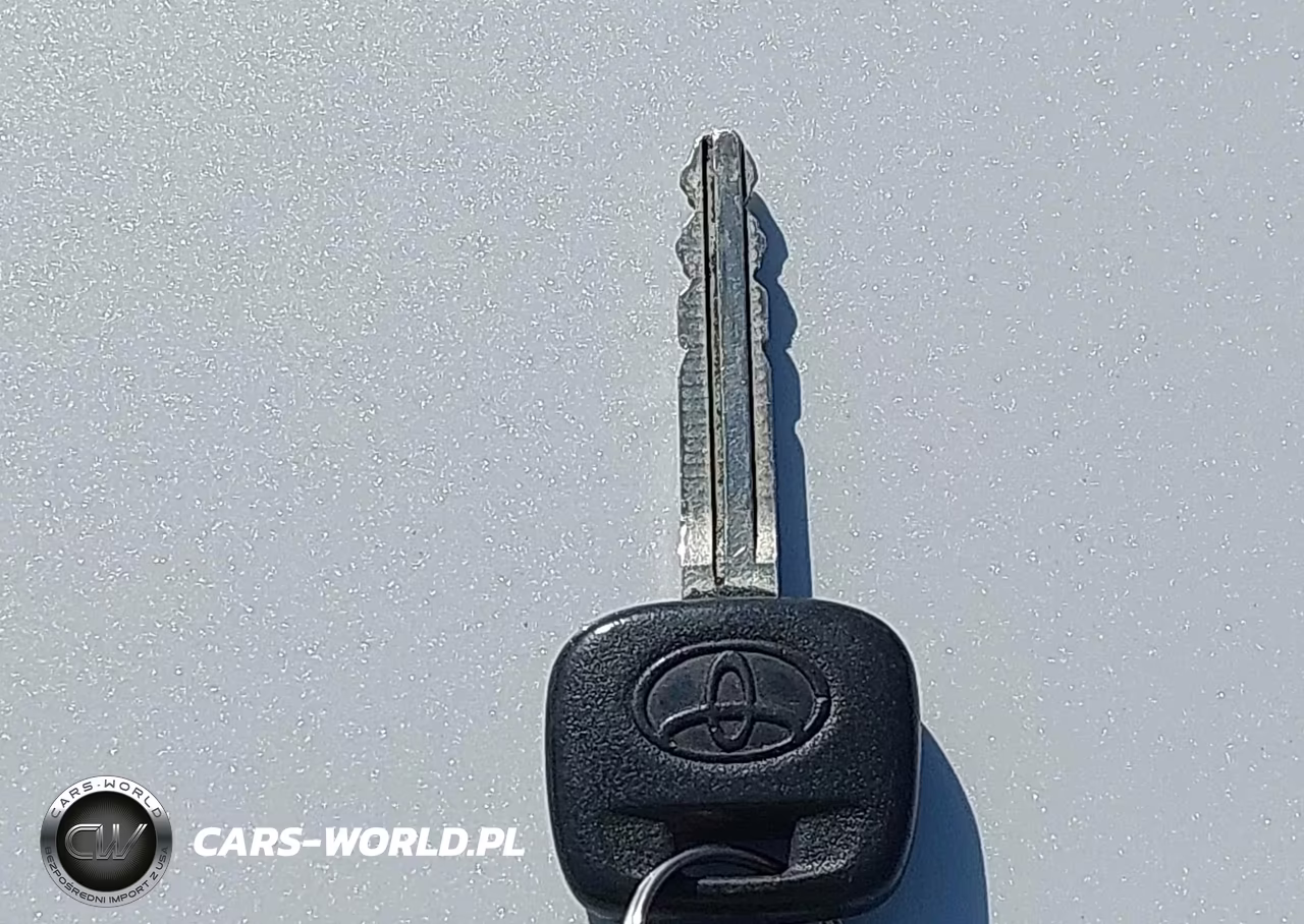 2002 Toyota Camry Le VIN:JTDBE32K420078777 - 11
