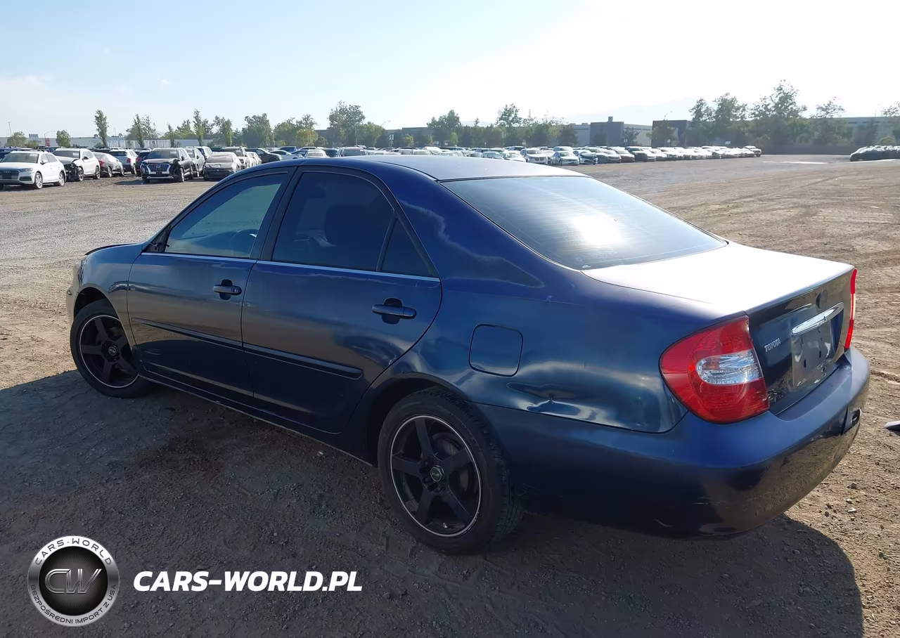 2002 Toyota Camry Le VIN:JTDBE32K420078777 - 3