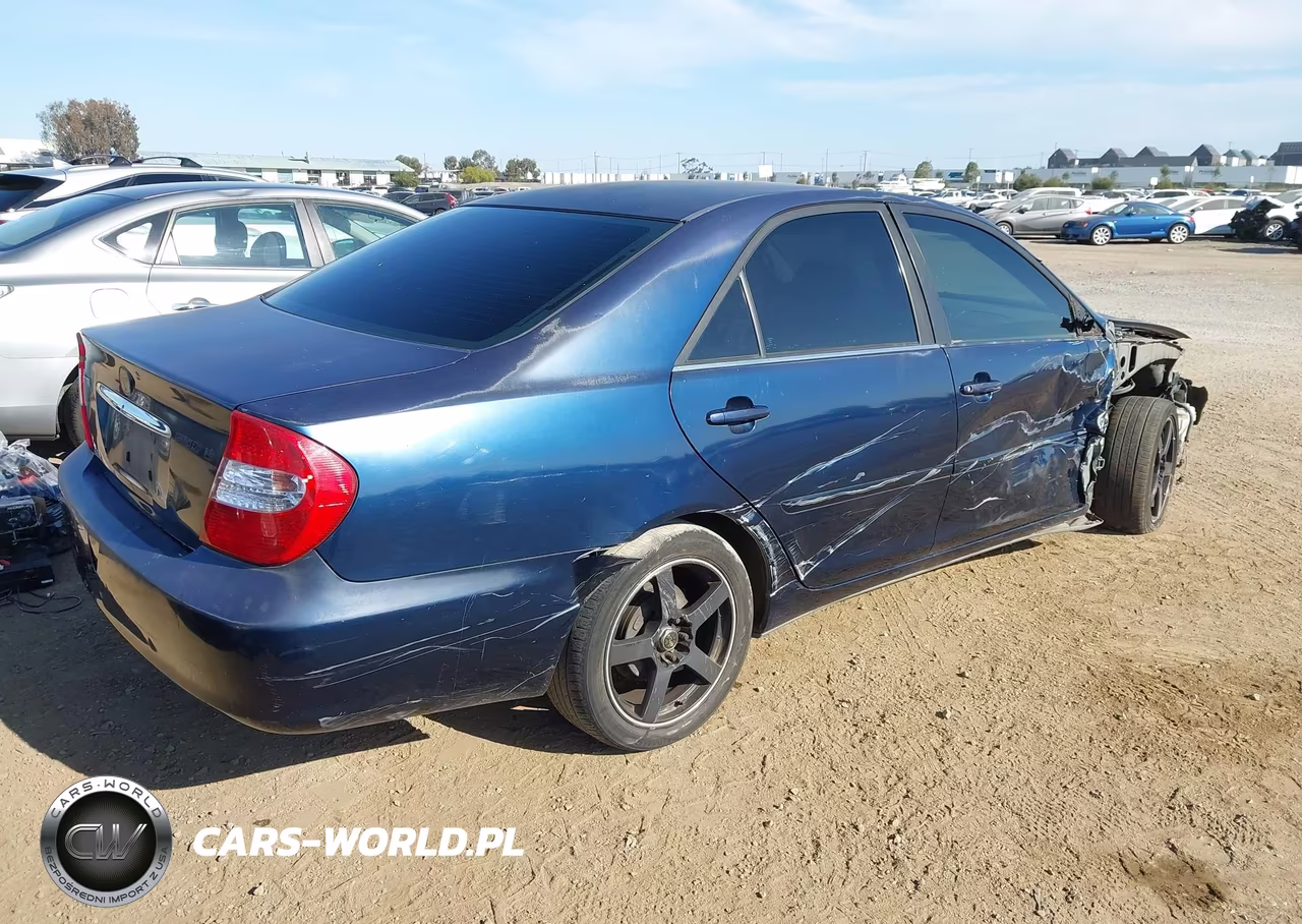 2002 Toyota Camry Le VIN:JTDBE32K420078777 - 4