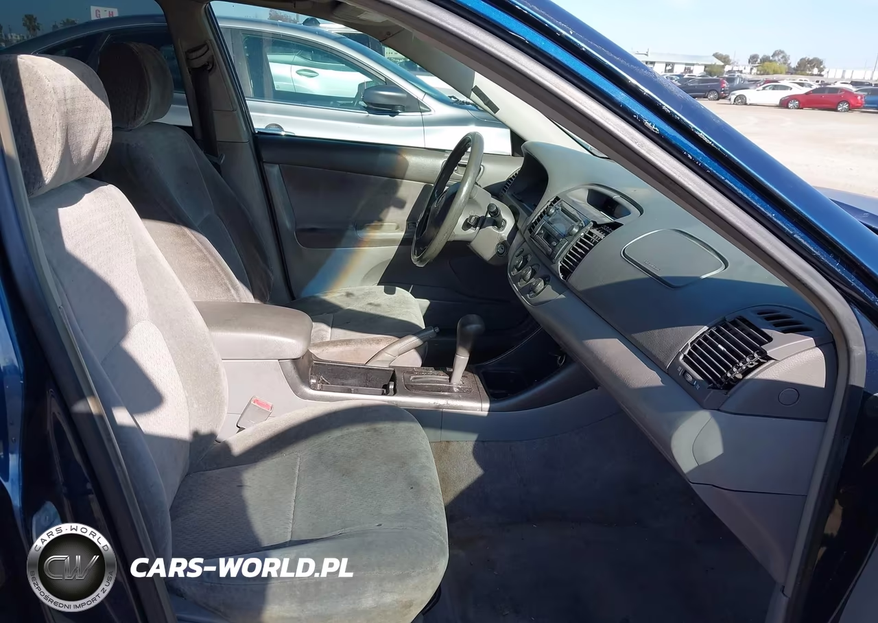 2002 Toyota Camry Le VIN:JTDBE32K420078777 - 5