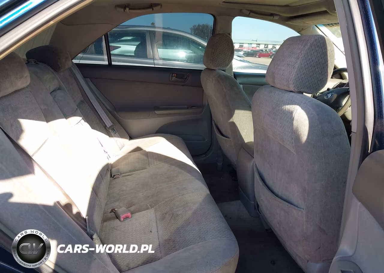 2002 Toyota Camry Le VIN:JTDBE32K420078777 - 8