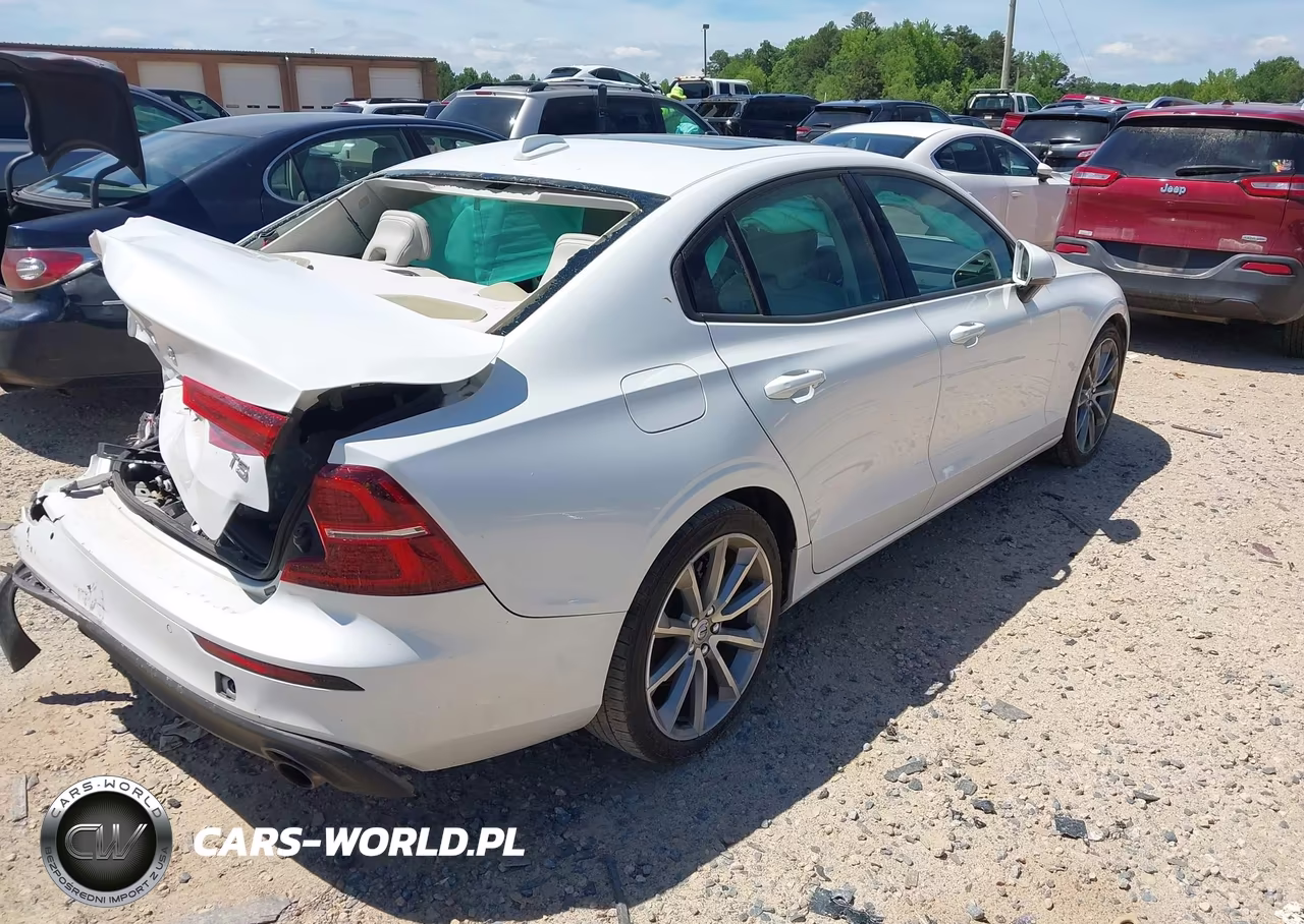 2020 Volvo S60 Momentum VIN:7JR102FKXLG035845 - 4