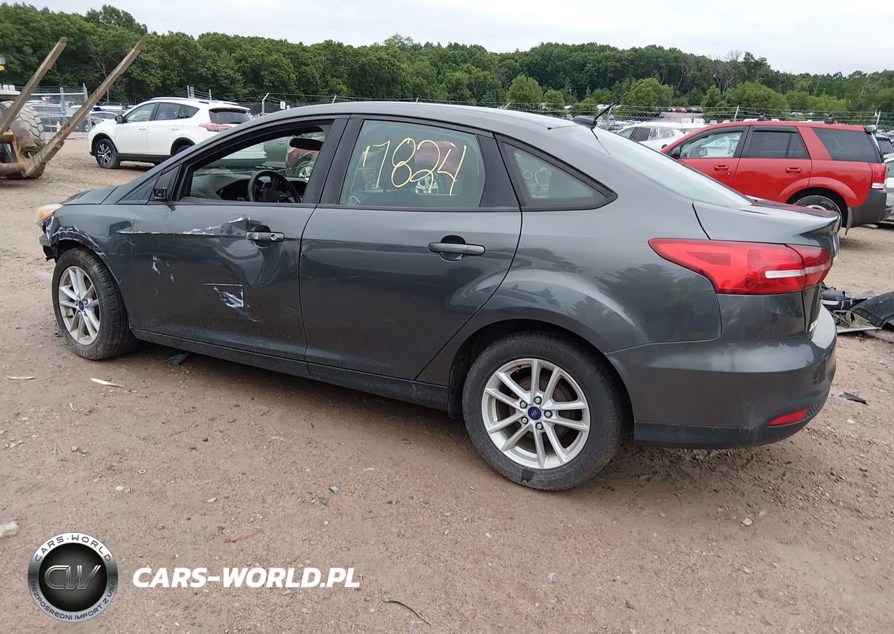 2017 Ford Focus Se VIN:1FADP3F29HL262784 - 3