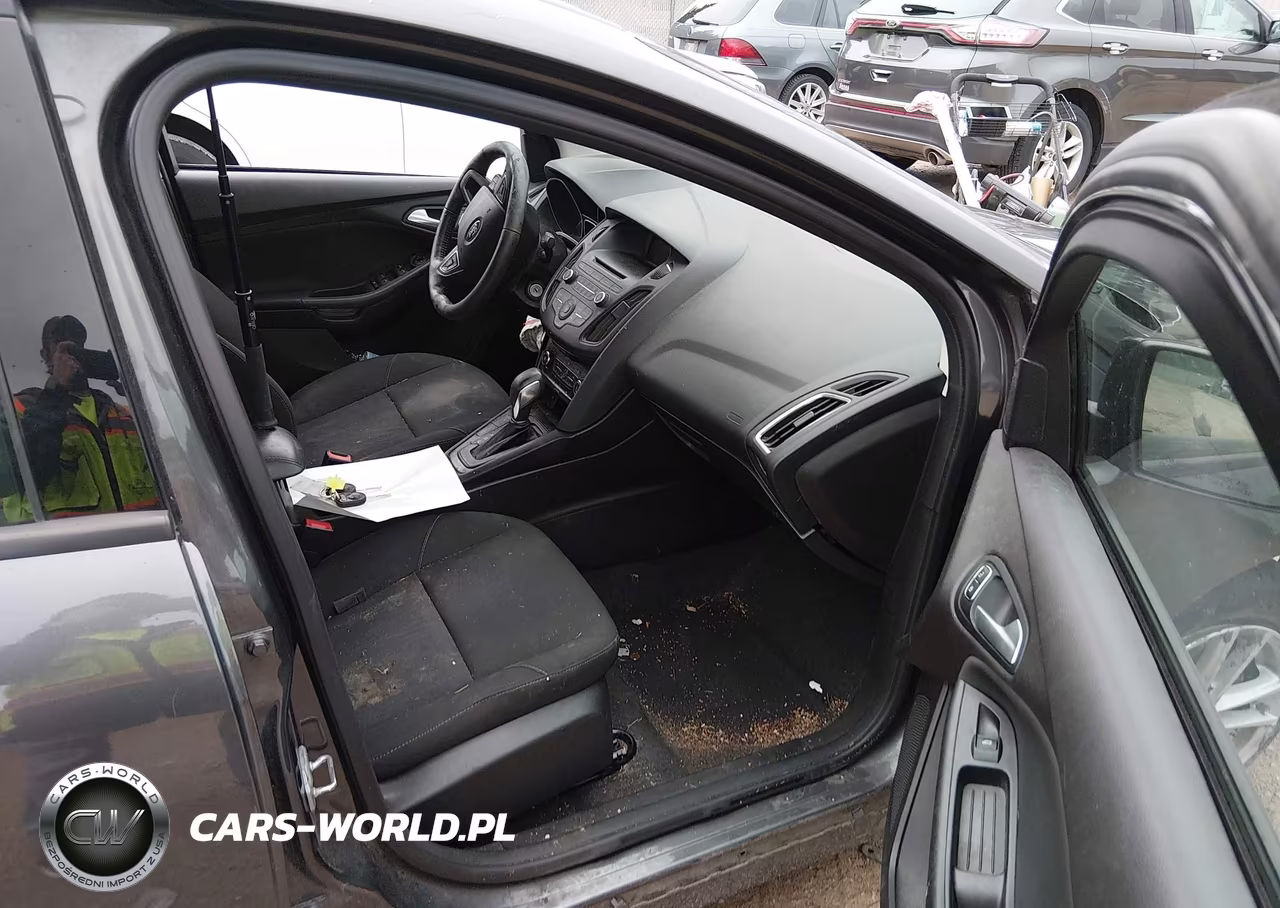 2017 Ford Focus Se VIN:1FADP3F29HL262784 - 5