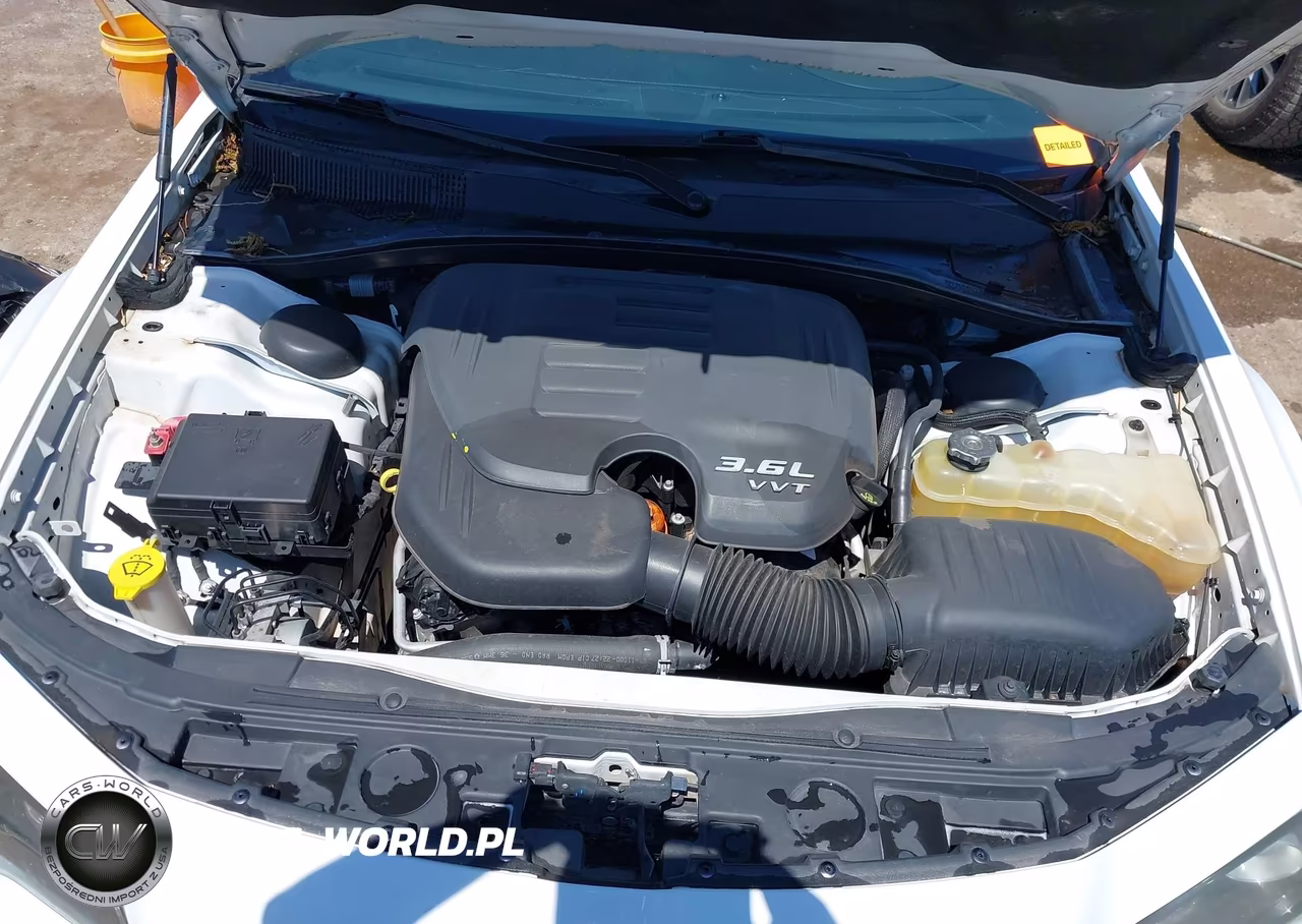 2018 Chrysler 300 300S VIN:2C3CCABG6JH141077 - 10