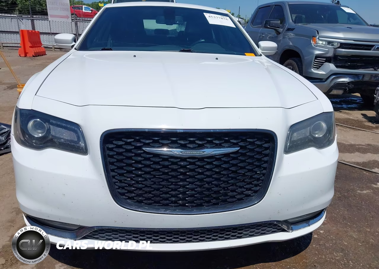 2018 Chrysler 300 300S VIN:2C3CCABG6JH141077 - 12