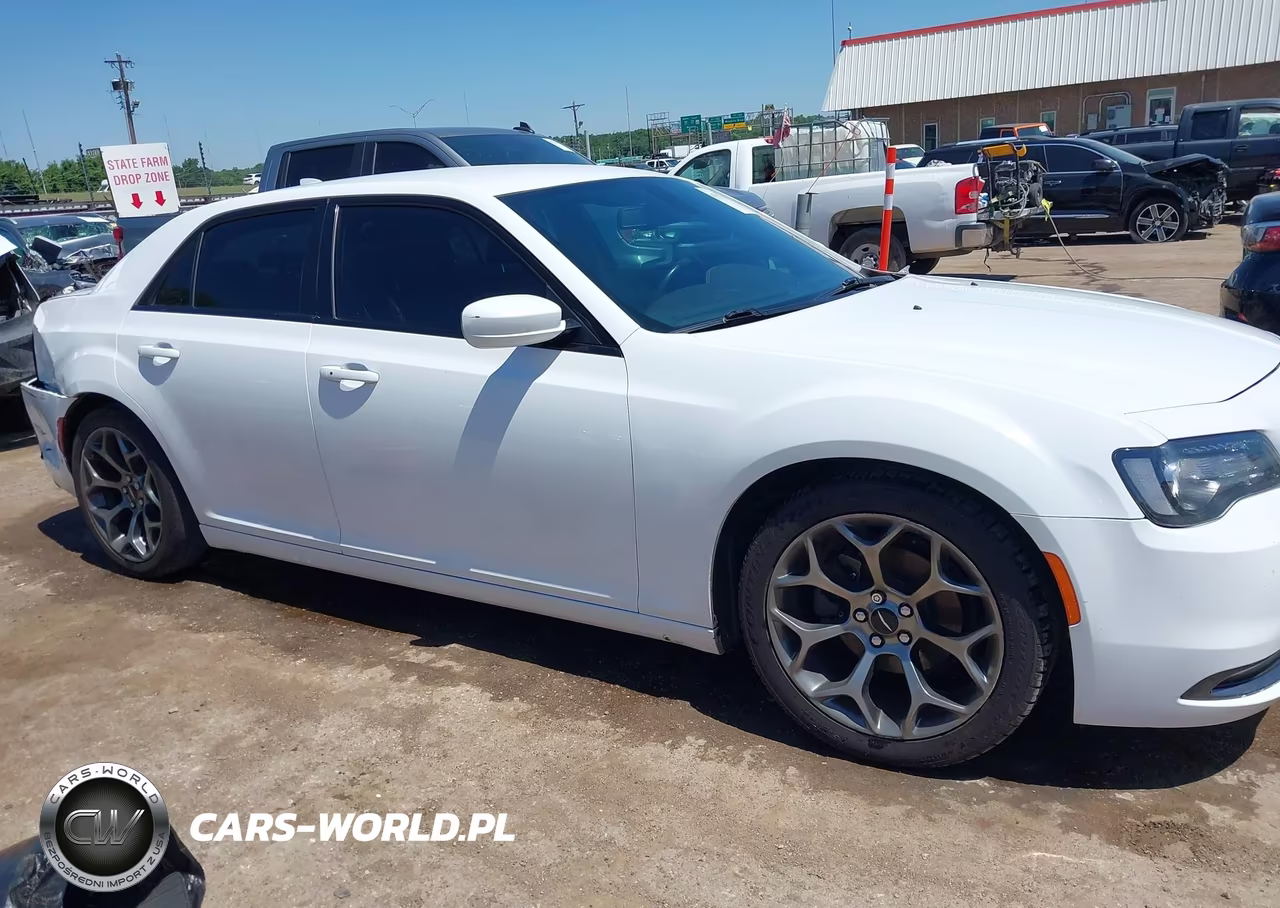 2018 Chrysler 300 300S VIN:2C3CCABG6JH141077 - 13