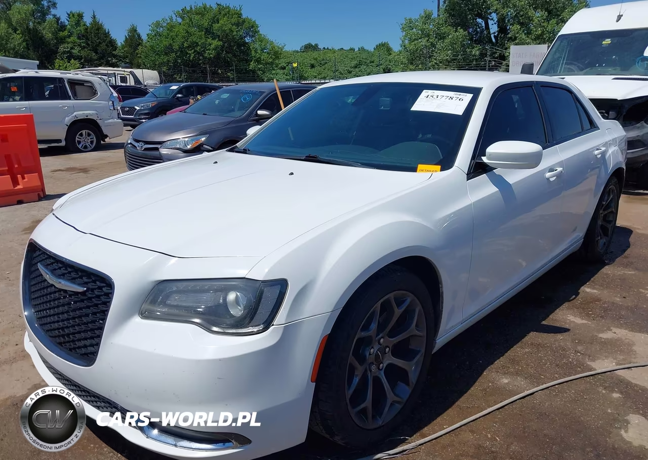 2018 Chrysler 300 300S VIN:2C3CCABG6JH141077 - 14
