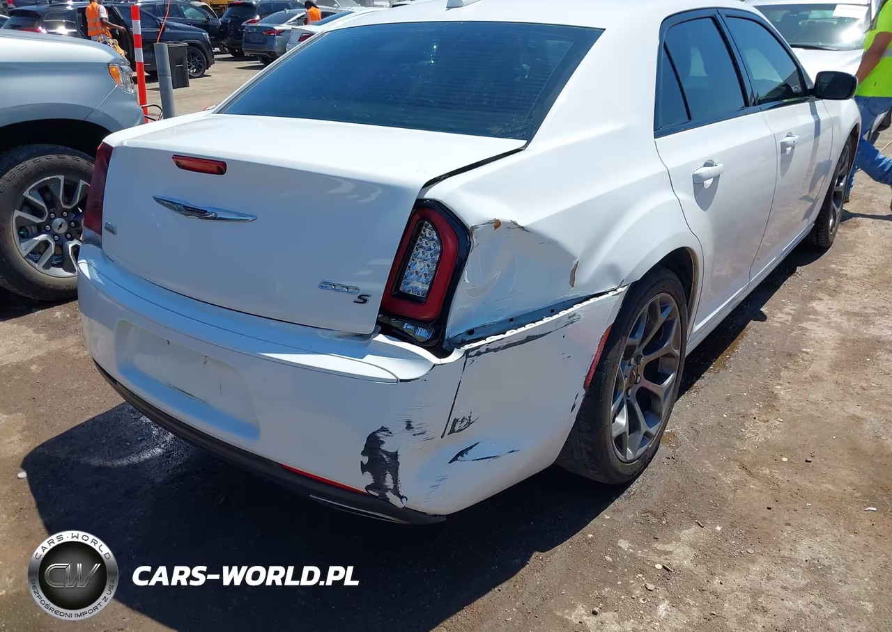 2018 Chrysler 300 300S VIN:2C3CCABG6JH141077 - 4