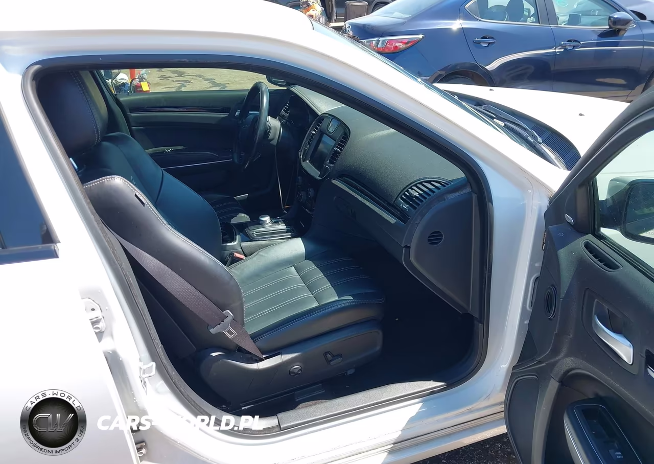 2018 Chrysler 300 300S VIN:2C3CCABG6JH141077 - 5