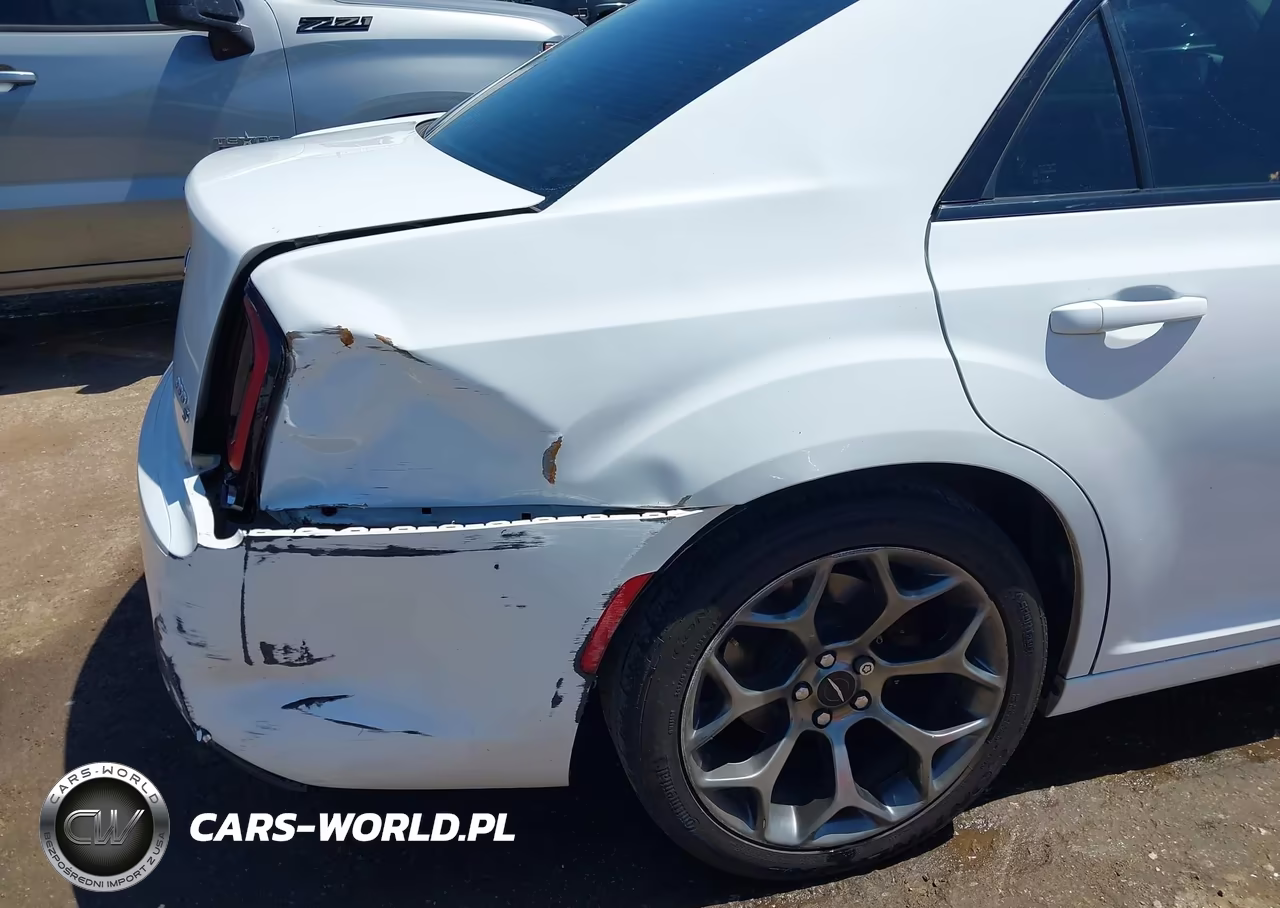 2018 Chrysler 300 300S VIN:2C3CCABG6JH141077 - 6