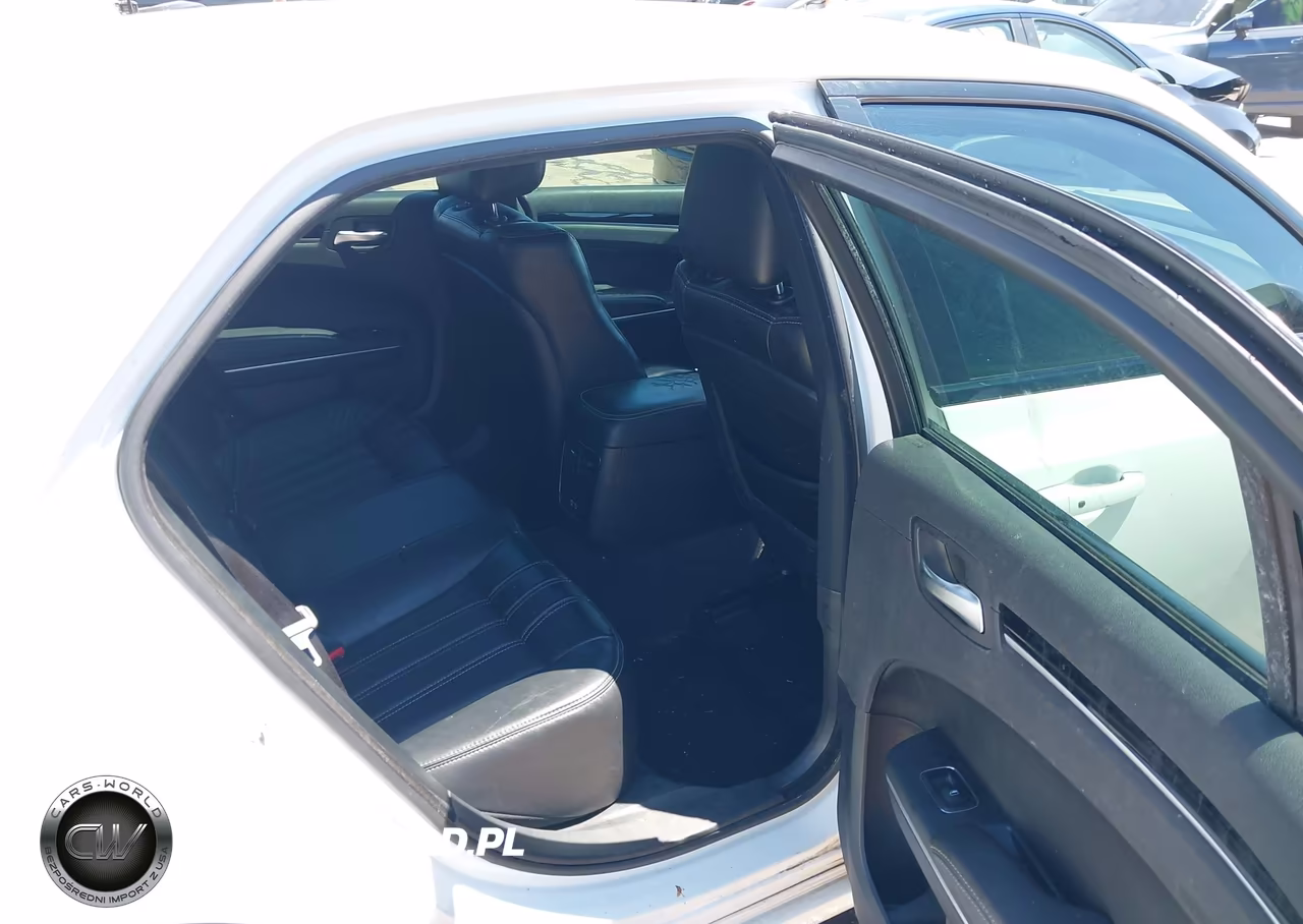 2018 Chrysler 300 300S VIN:2C3CCABG6JH141077 - 8