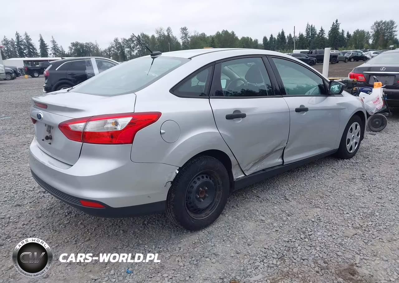 2012 Ford Focus S VIN:1FAHP3E23CL279575 - 4