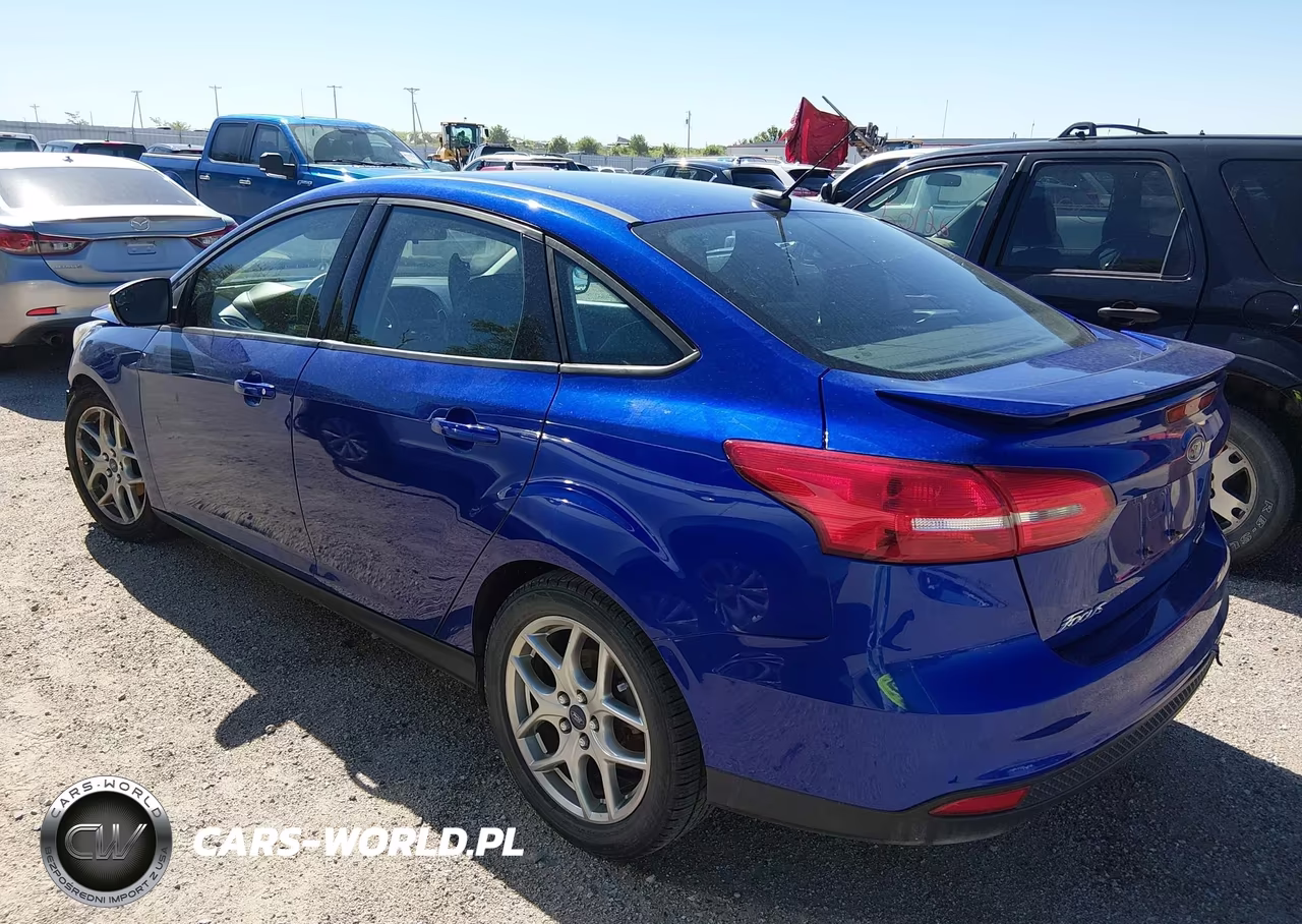 2015 Ford Focus Se VIN:1FADP3F25FL342189 - 3