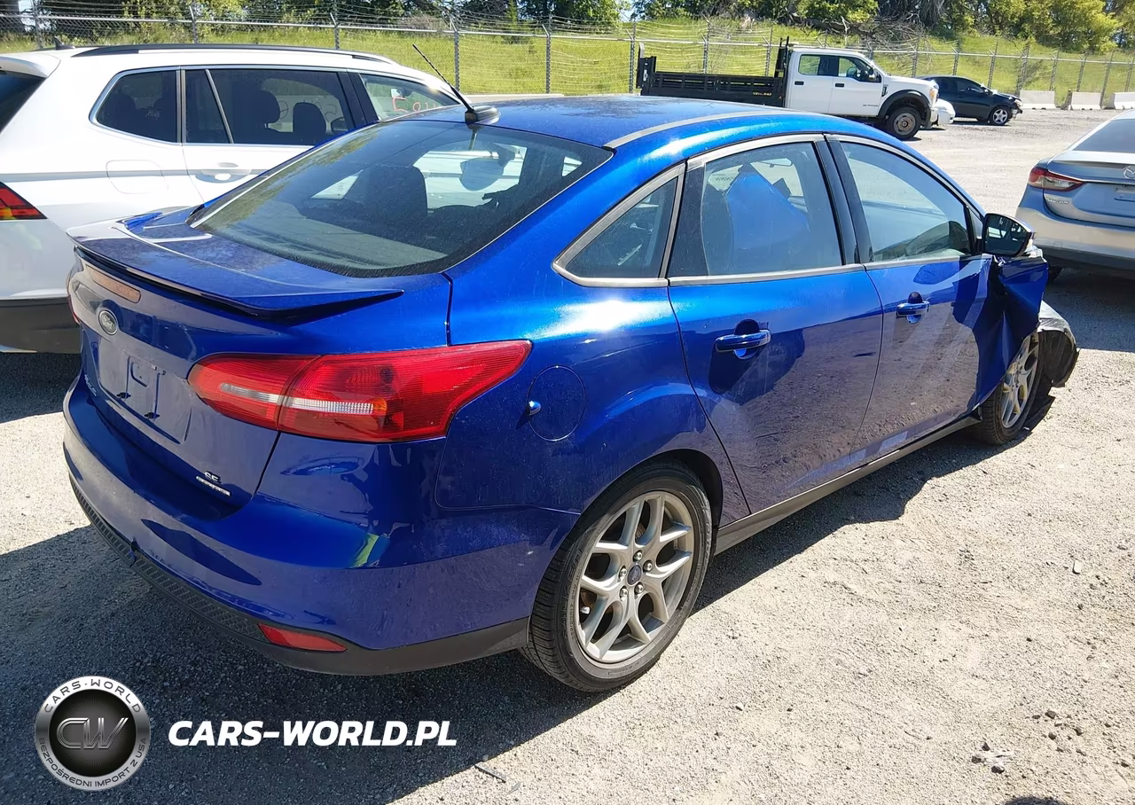 2015 Ford Focus Se VIN:1FADP3F25FL342189 - 4