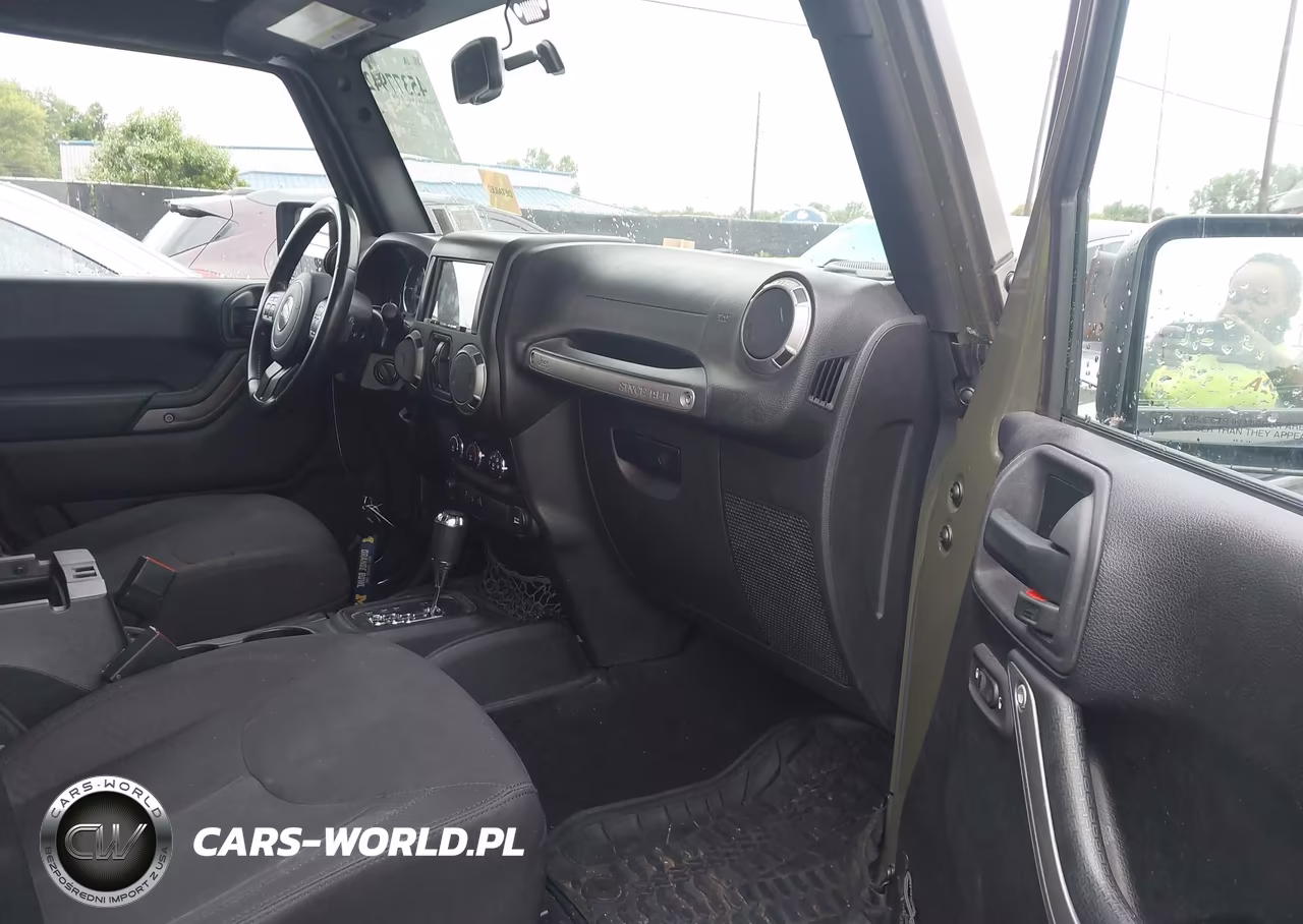 2015 Jeep Wrangler Unlimited Sport VIN:1C4HJWDG4FL671236 - 5