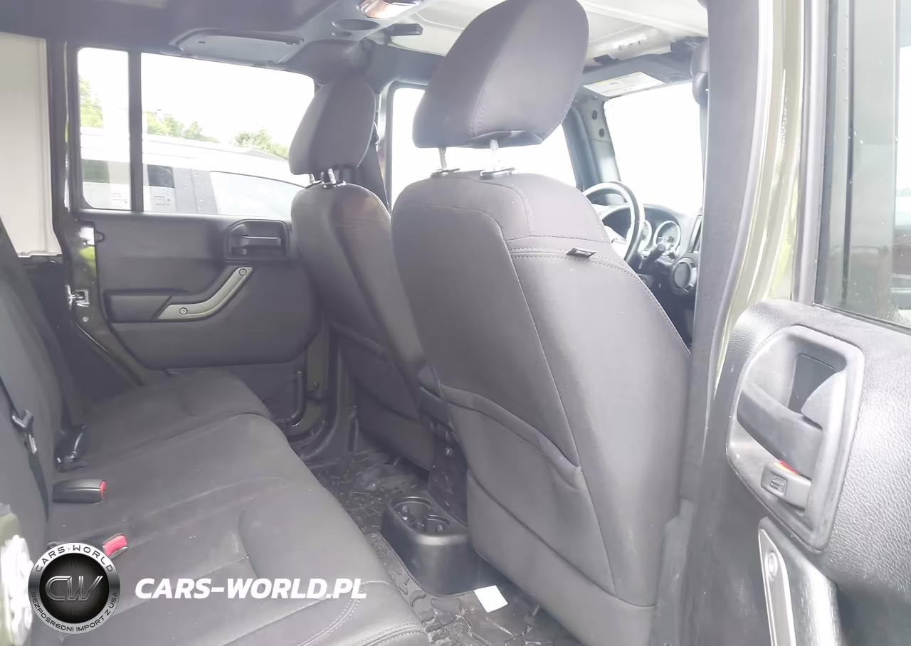 2015 Jeep Wrangler Unlimited Sport VIN:1C4HJWDG4FL671236 - 8