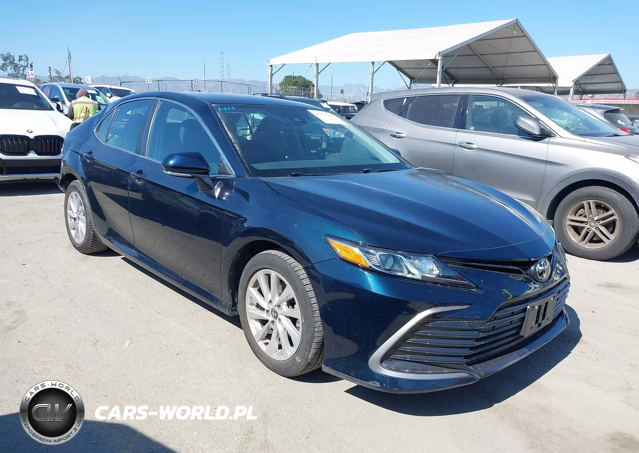 2021 Toyota Camry Le Awd – zdjęcie 1 z 16