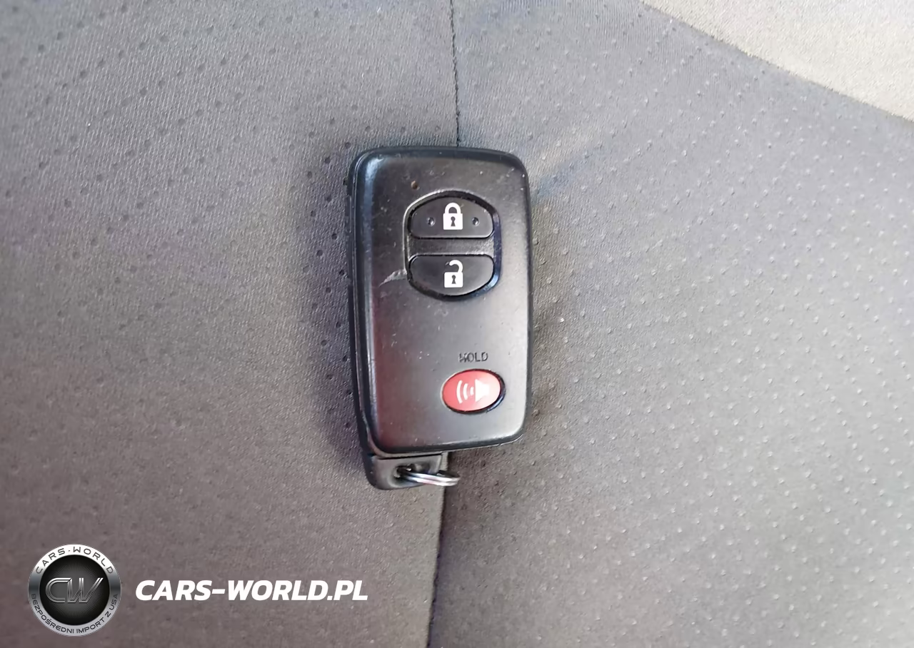 2013 Toyota Prius Two VIN:JTDKN3DU7D5555822 - 11