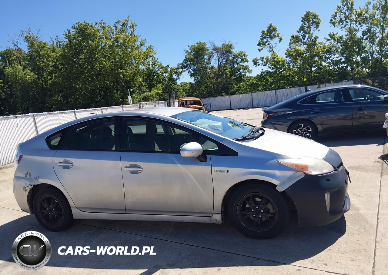 2013 Toyota Prius Two VIN:JTDKN3DU7D5555822 - 13