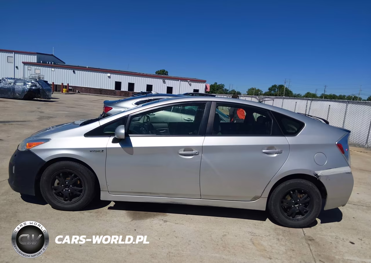 2013 Toyota Prius Two VIN:JTDKN3DU7D5555822 - 14