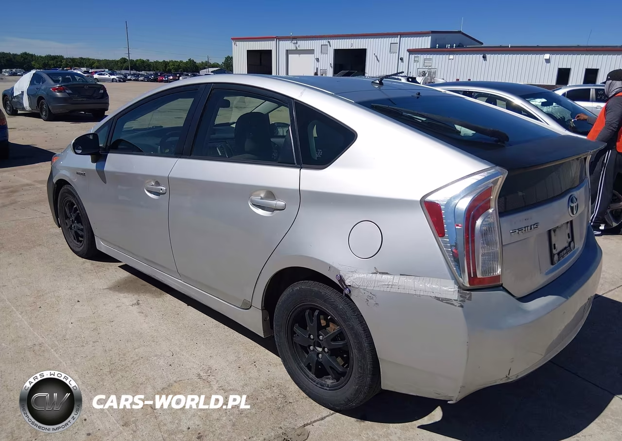 2013 Toyota Prius Two VIN:JTDKN3DU7D5555822 - 3