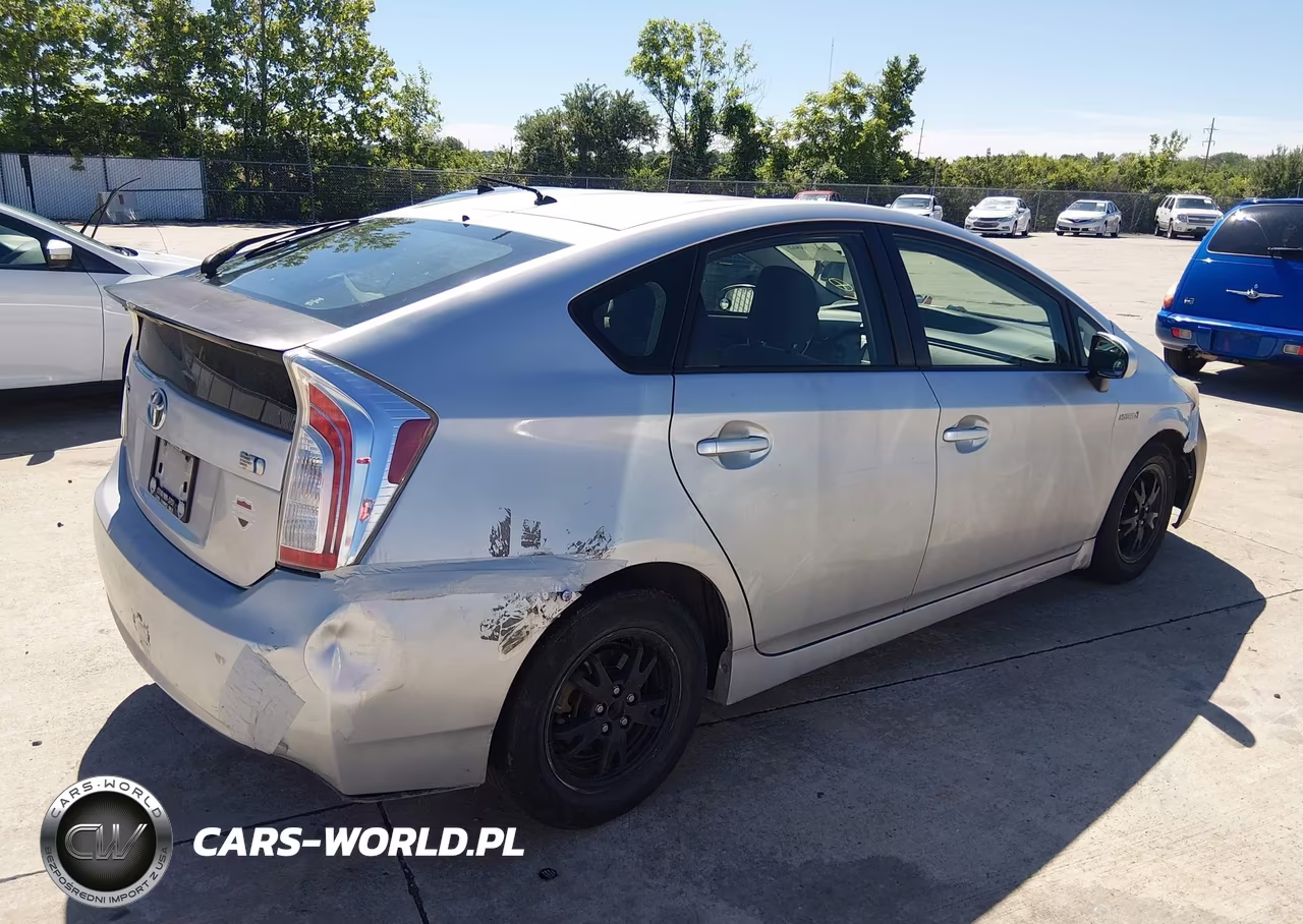 2013 Toyota Prius Two VIN:JTDKN3DU7D5555822 - 4