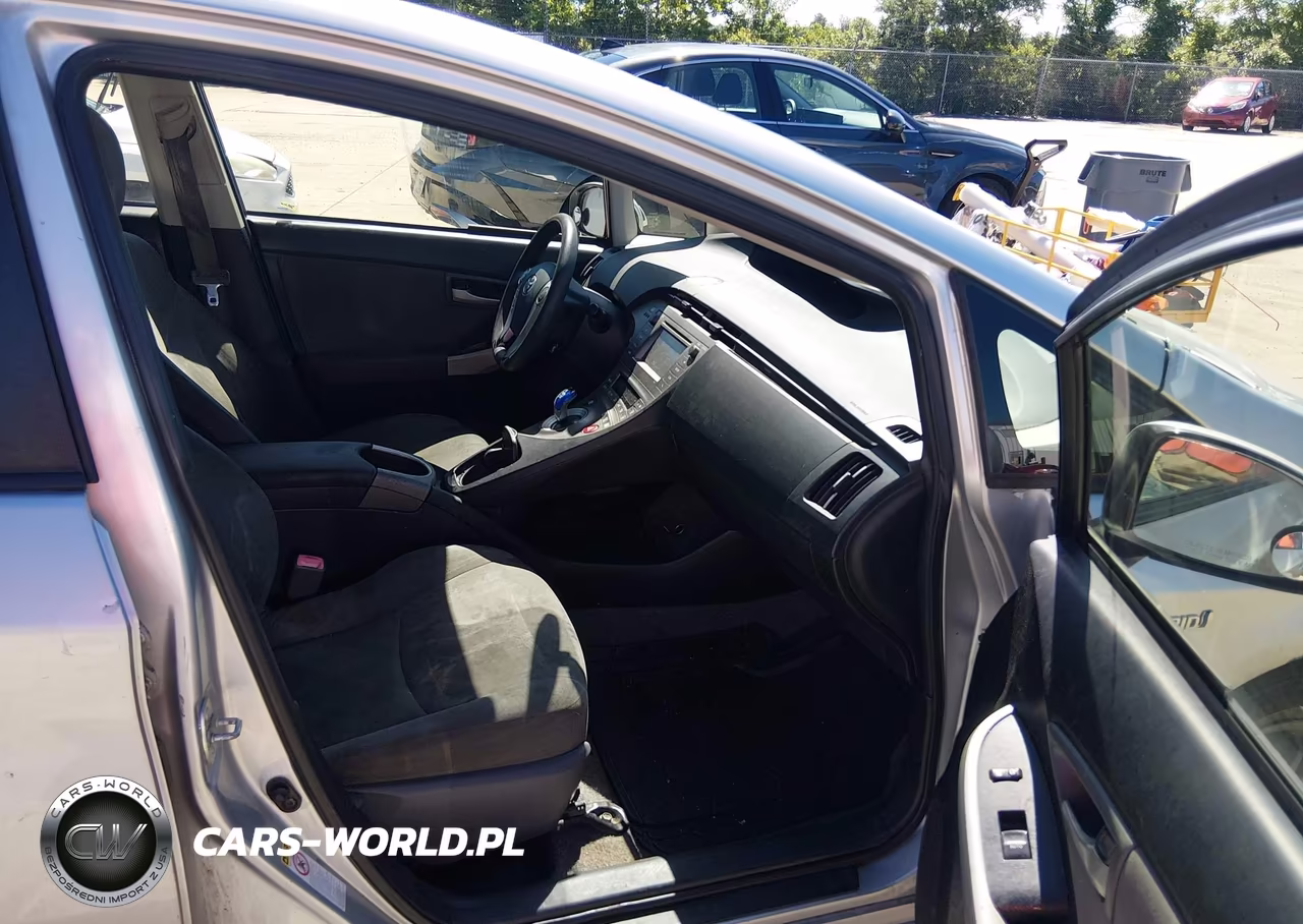 2013 Toyota Prius Two VIN:JTDKN3DU7D5555822 - 5