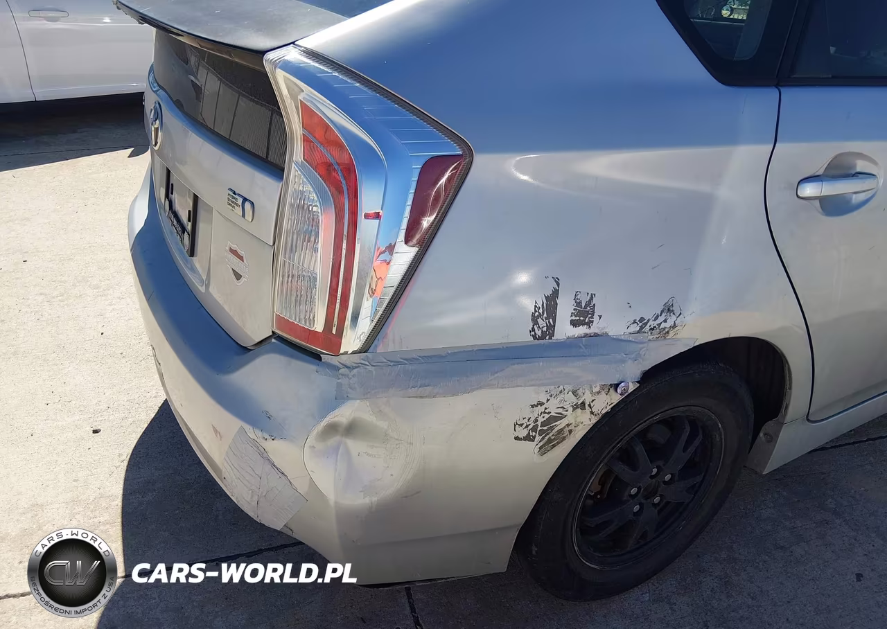 2013 Toyota Prius Two VIN:JTDKN3DU7D5555822 - 6
