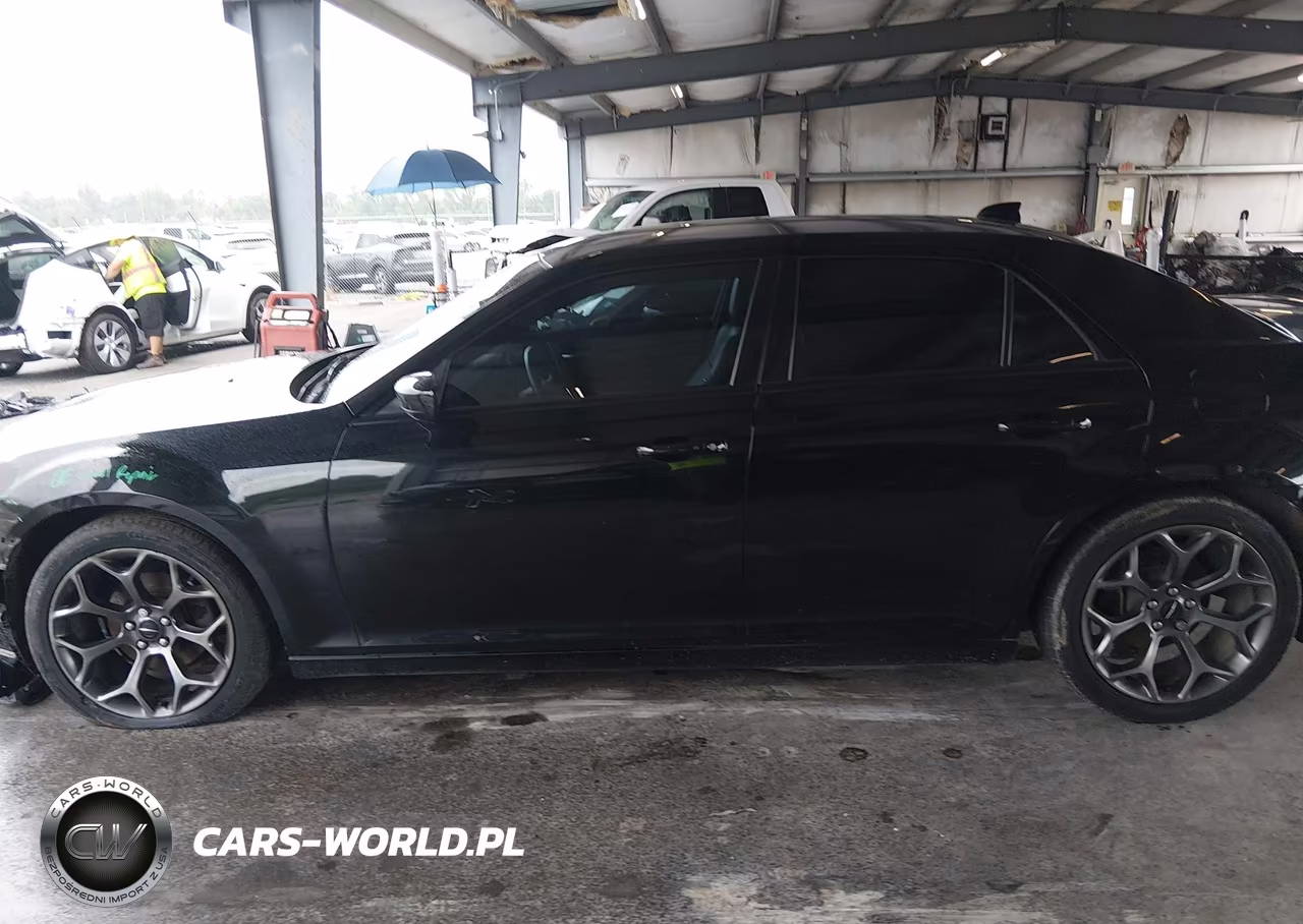 2015 Chrysler 300 300S VIN:2C3CCABG6FH932104 - 14