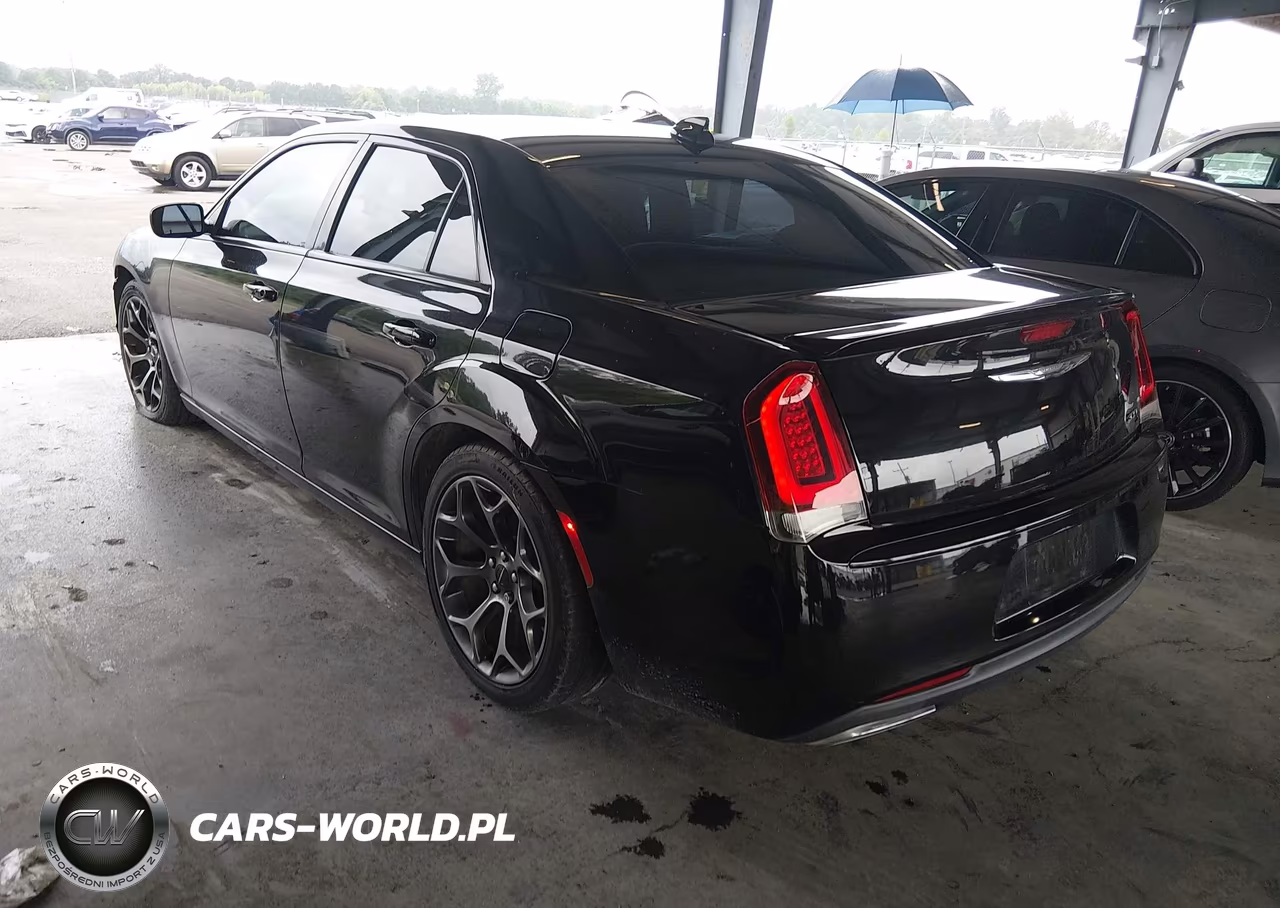 2015 Chrysler 300 300S VIN:2C3CCABG6FH932104 - 3