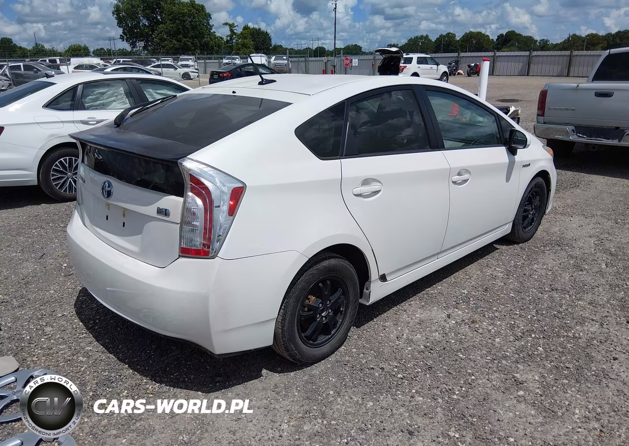 2013 Toyota Prius Three VIN:JTDKN3DU4D5629407 - 4
