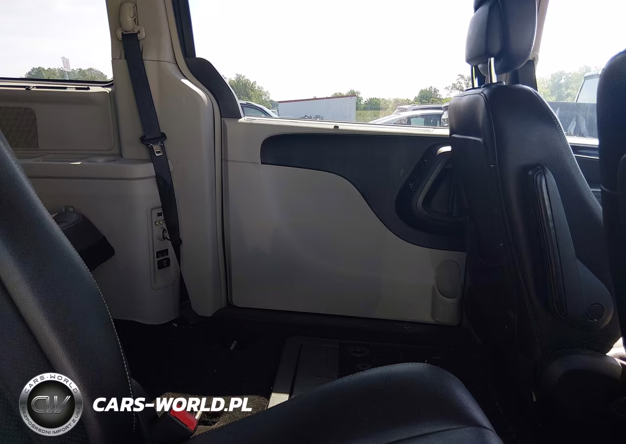 2014 Chrysler Town & Country Touring-L VIN:2C4RC1CG6ER172334 - 8