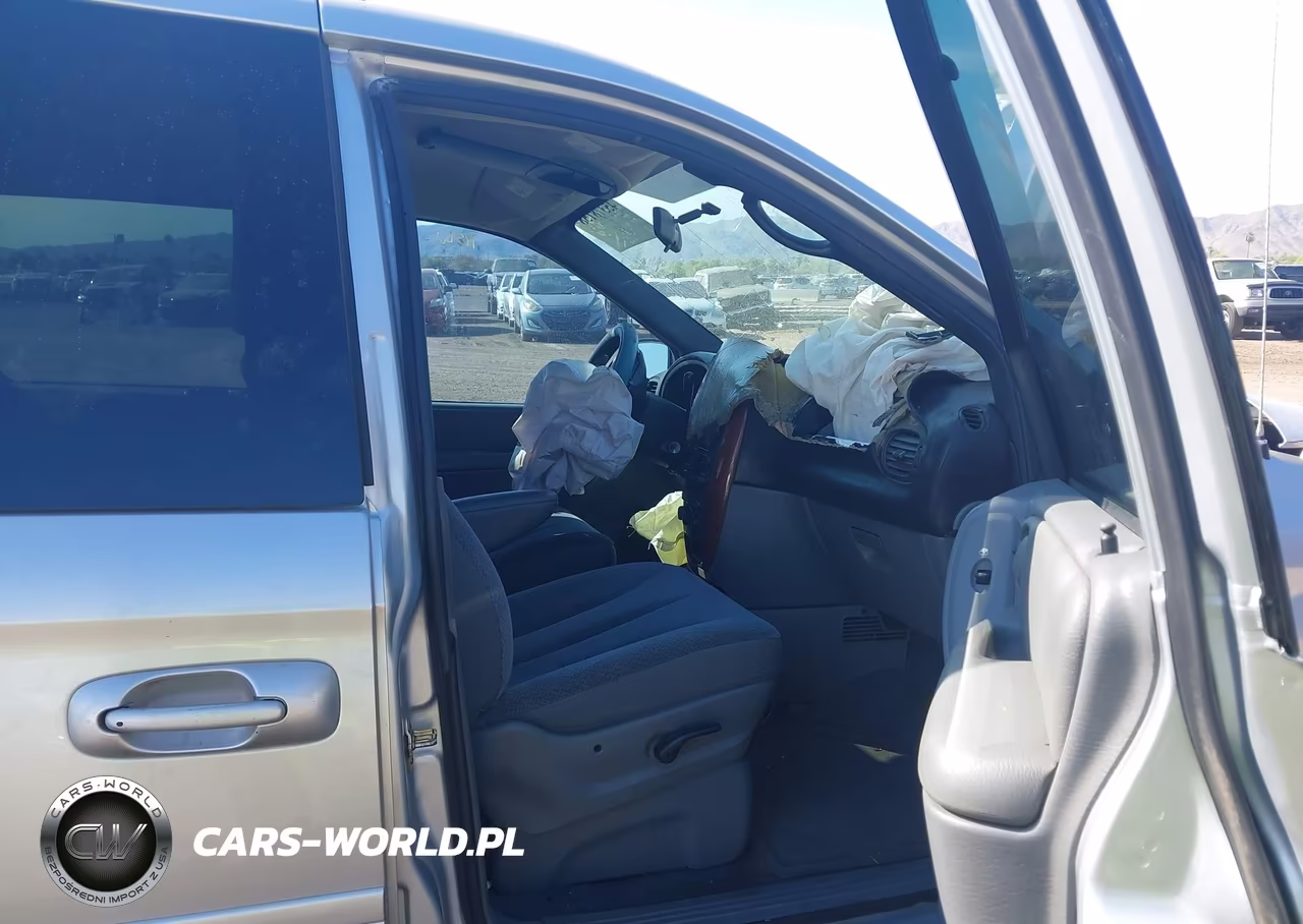 2005 Chrysler Town & Country Lx VIN:2C4GP44RX5R100758 - 5