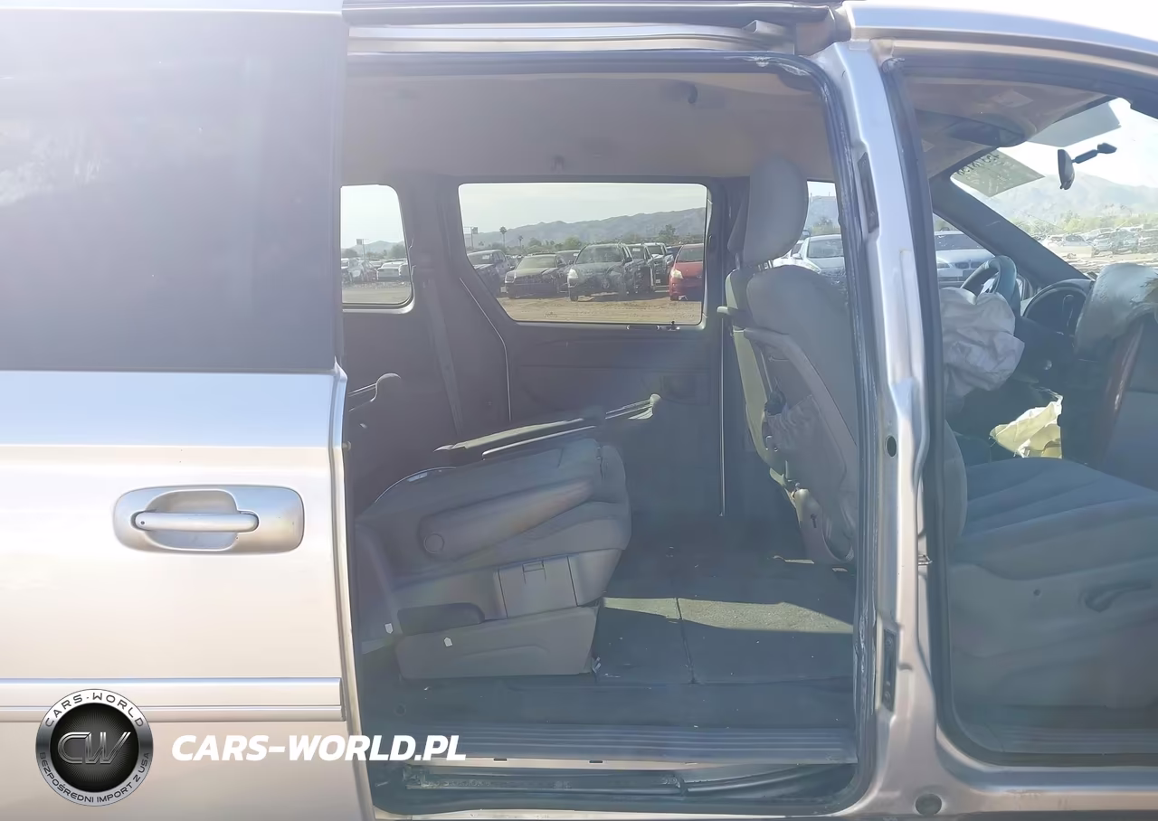 2005 Chrysler Town & Country Lx VIN:2C4GP44RX5R100758 - 8