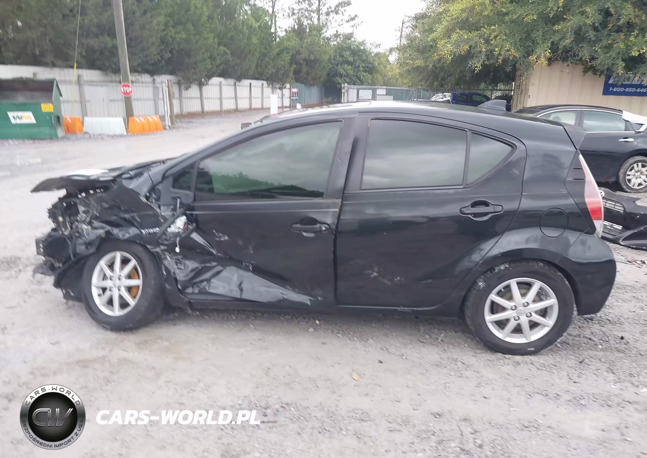 2016 Toyota Prius C Four VIN:JTDKDTB38G1129825 - 15