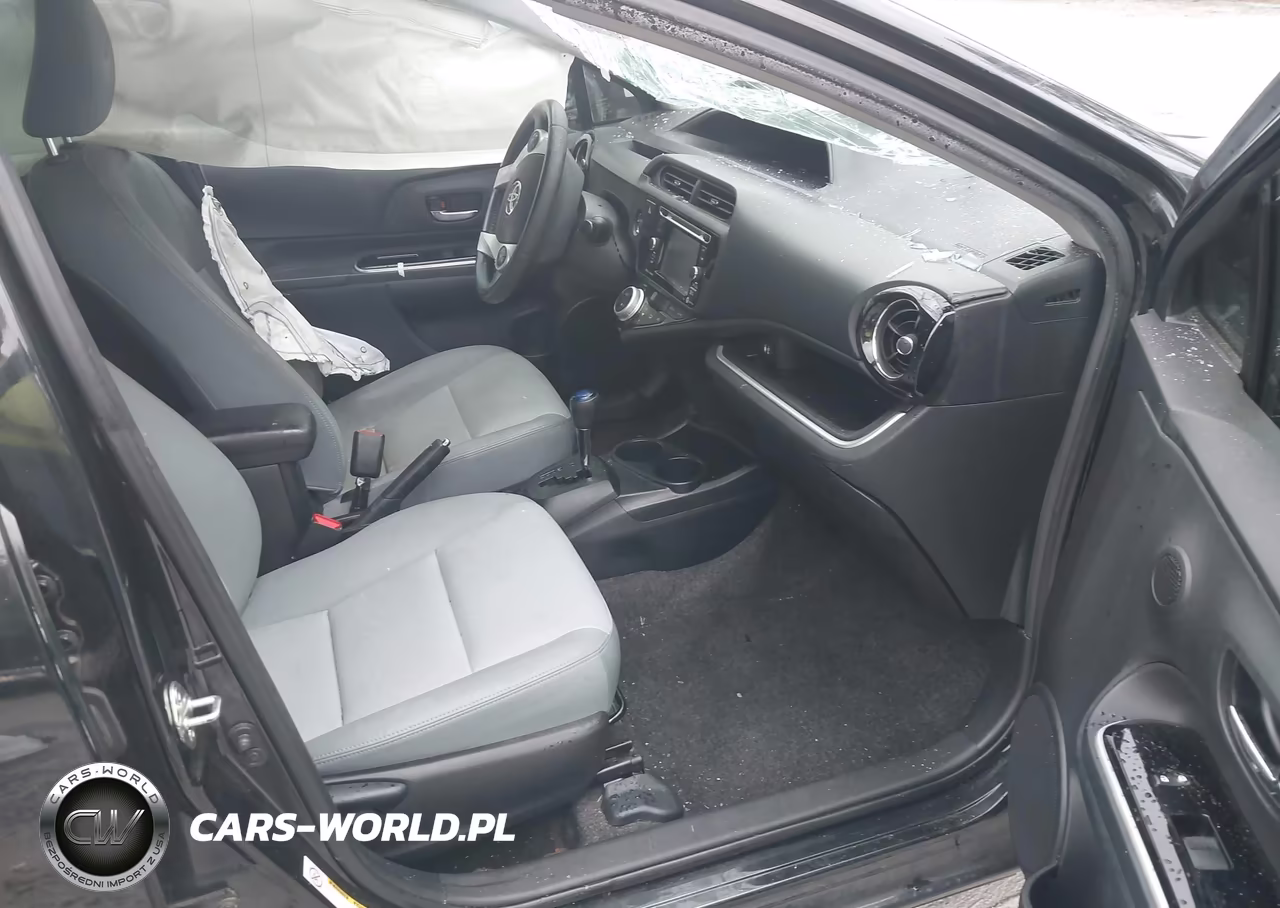 2016 Toyota Prius C Four VIN:JTDKDTB38G1129825 - 5