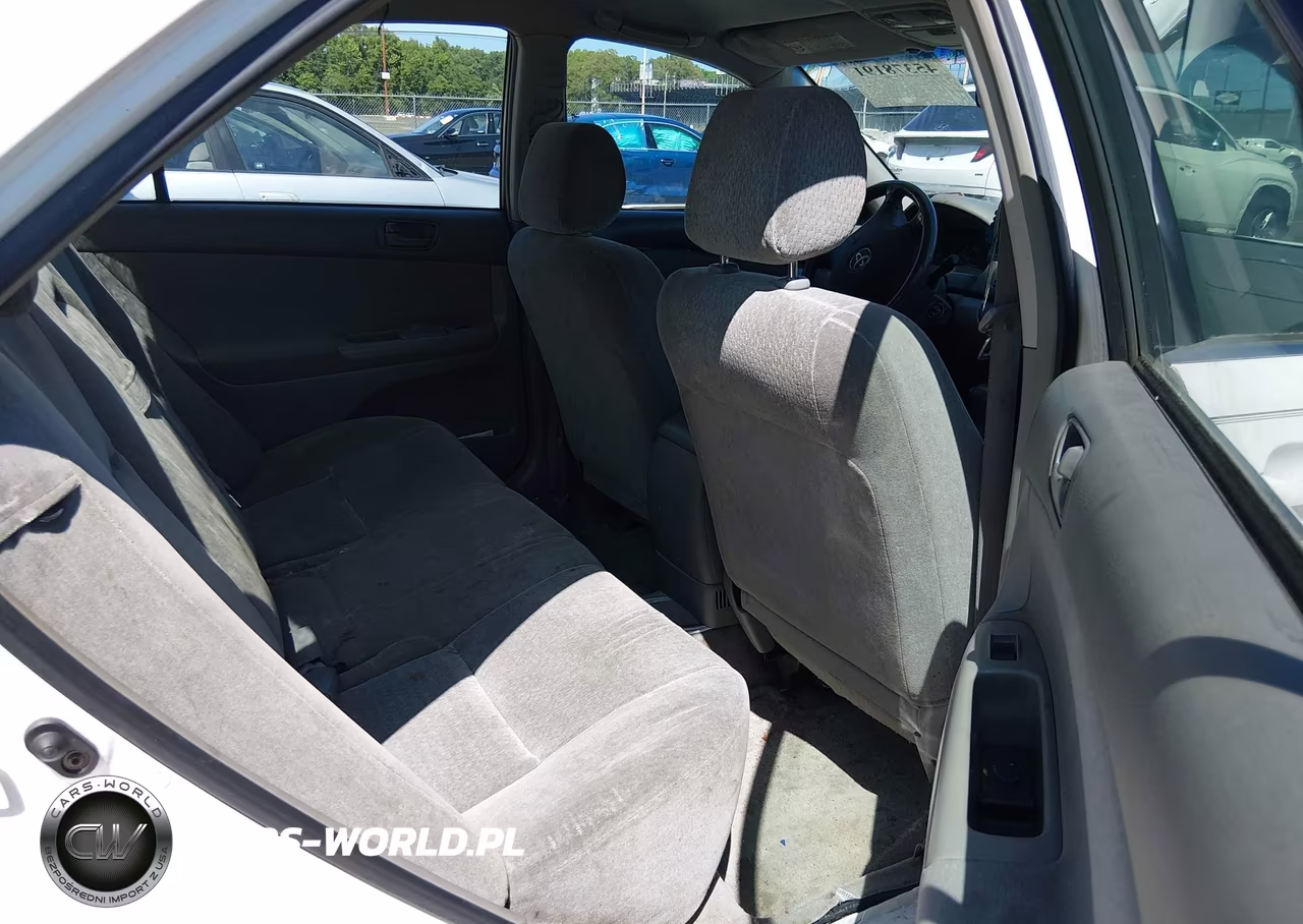 2003 Toyota Camry Le VIN:JTDBE32K830171402 - 8