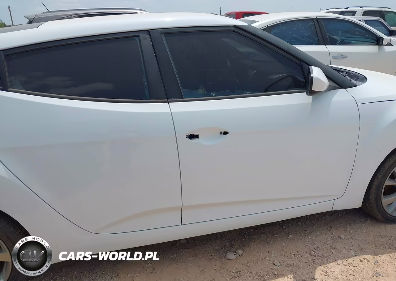 2017 Hyundai Veloster VIN:KMHTC6AD6HU310744 - 12