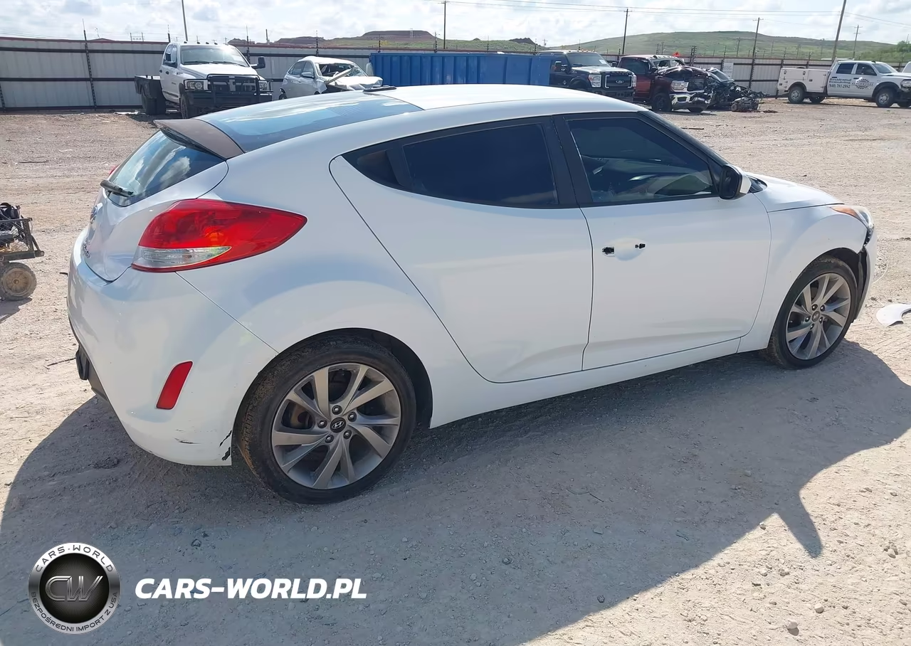 2017 Hyundai Veloster VIN:KMHTC6AD6HU310744 - 4