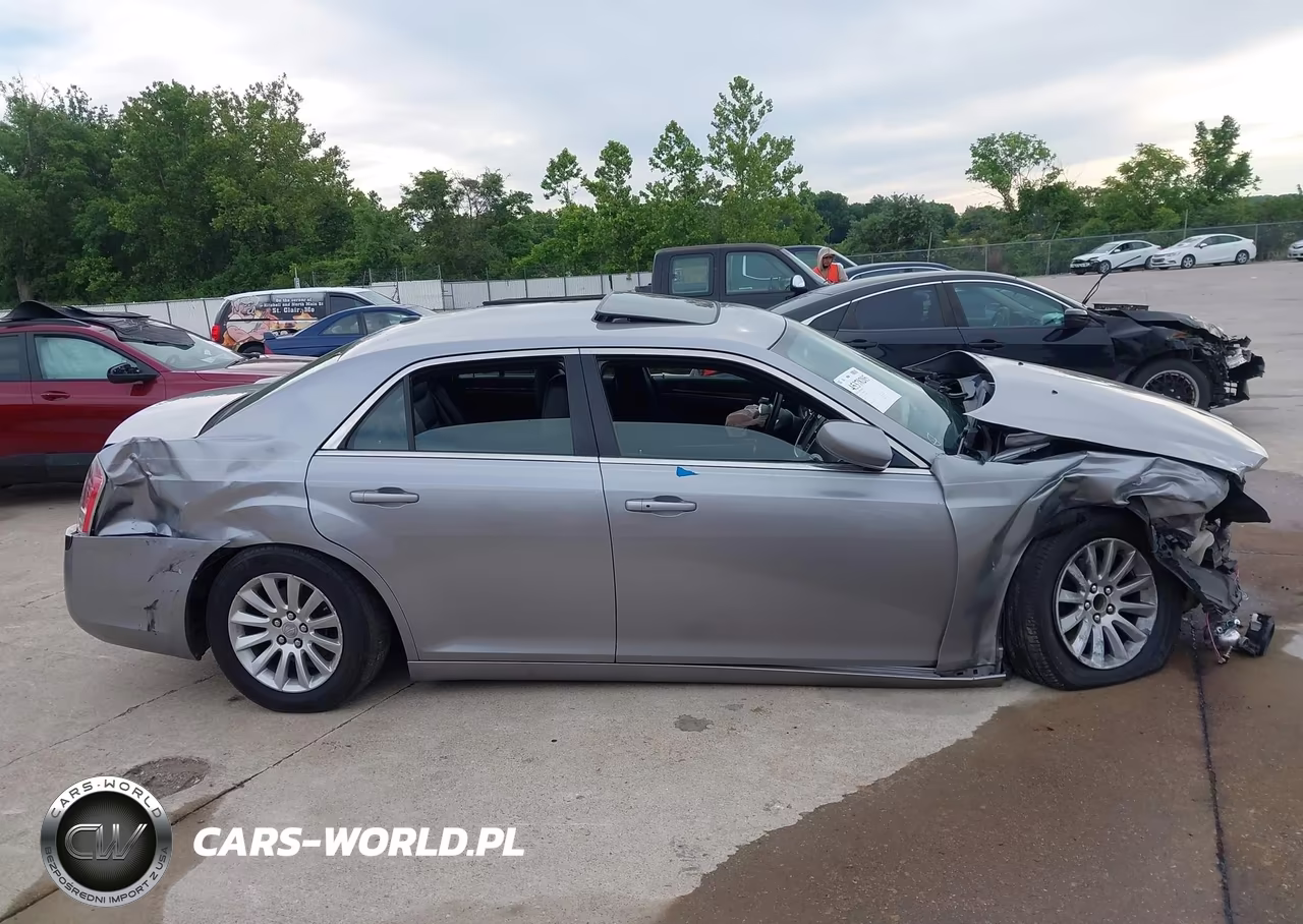 2013 Chrysler 300 VIN:2C3CCAAG6D8608973 - 12